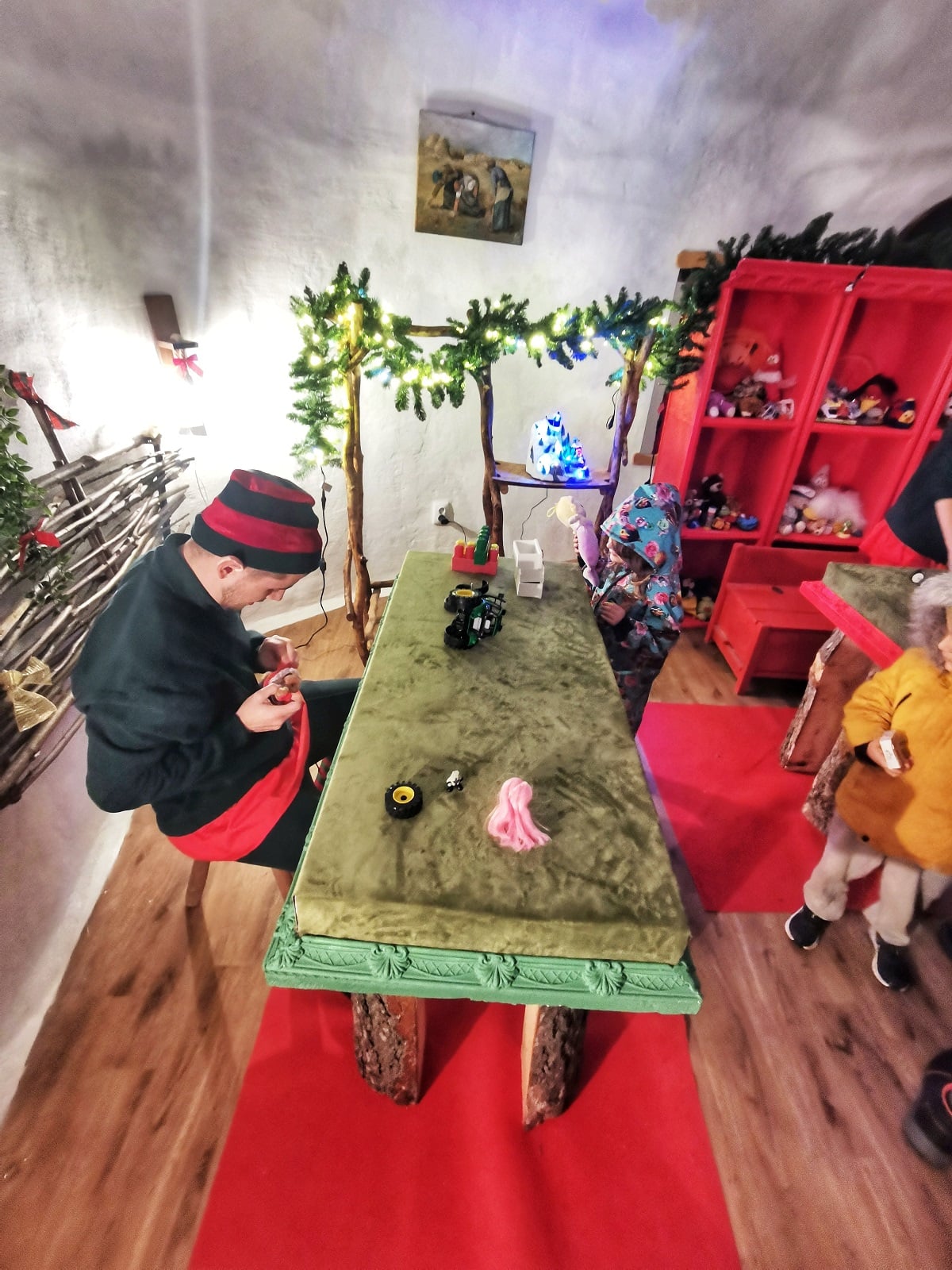 O nouă atracție pentru copii, în județul Sibiu. Dealul lui Crăciun, tărâm de poveste