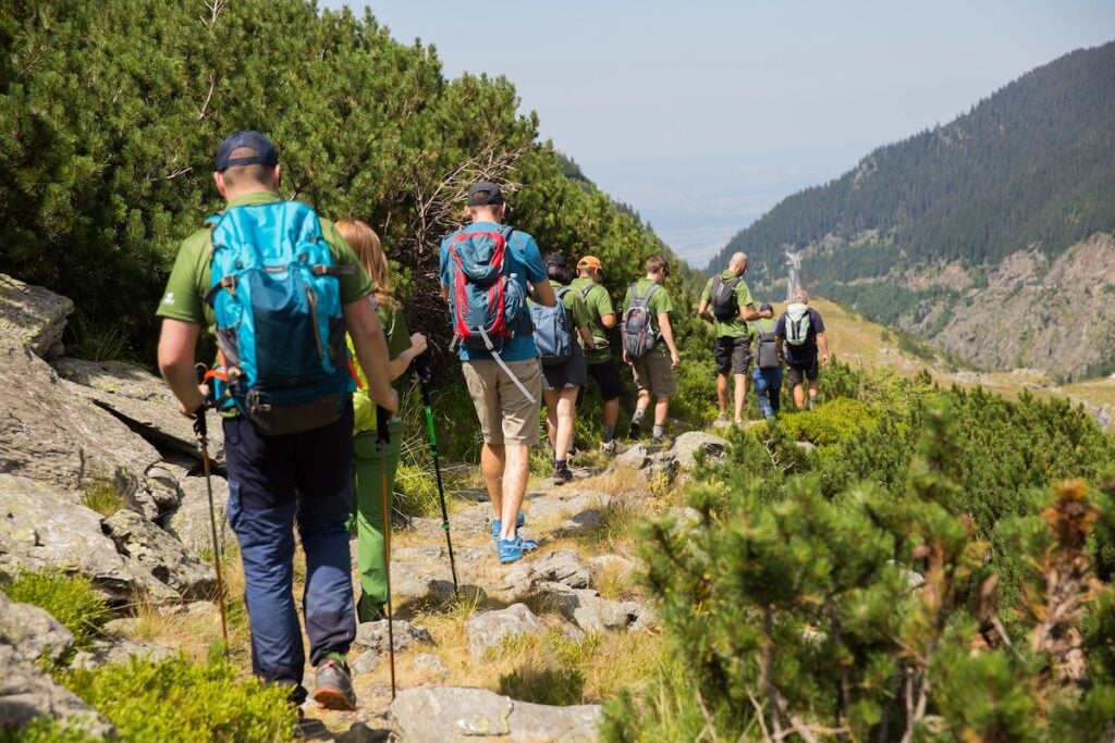 turisti-traseu-drumetie-balea-1-psqi
