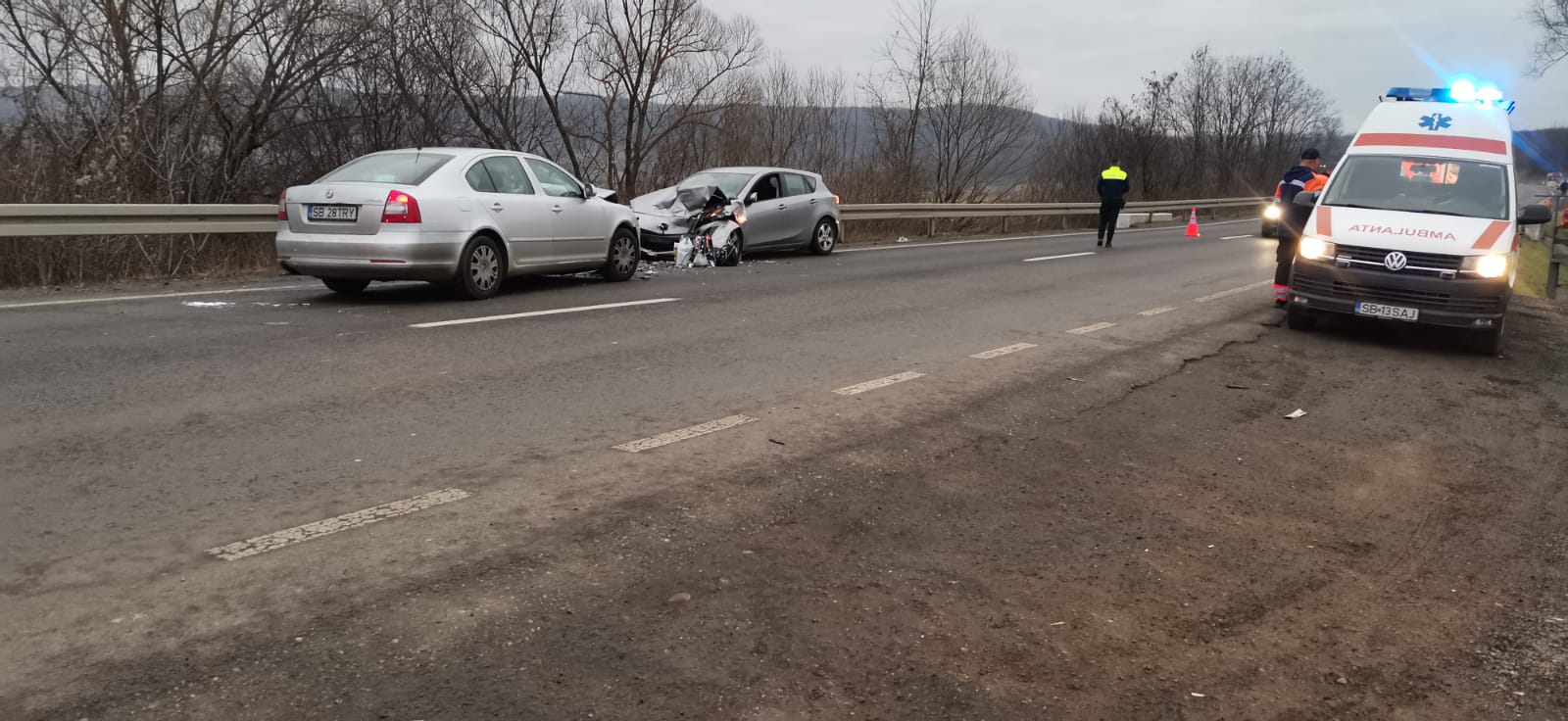 Șase persoane dintre care trei copii au ajuns la spital în urma unui accident rutier petrecut la Șura Mare