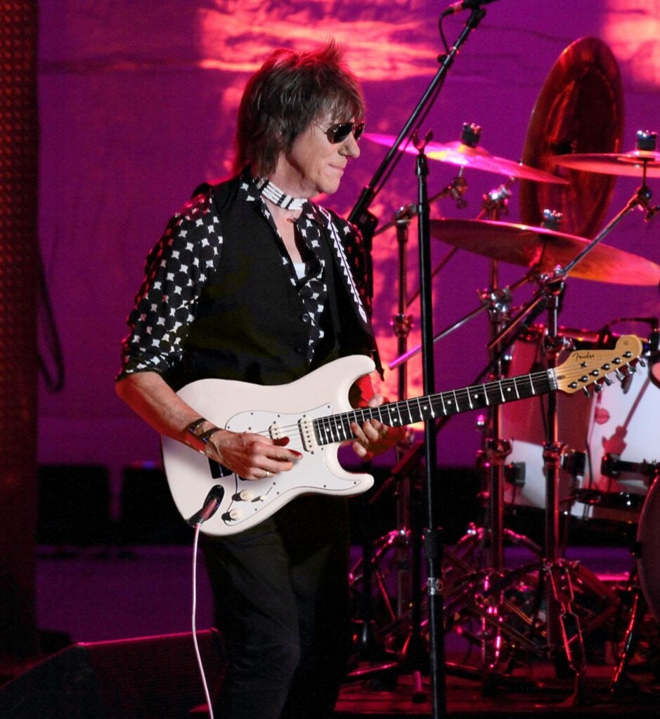 jeff-beck-facebook-llf7