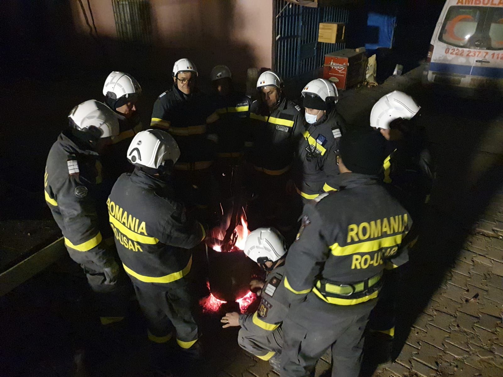 Salvatorii români aflaţi în Turcia au reuşit să scoată de sub dărâmături 4 persoane, inclusiv un adolescent de 16 ani