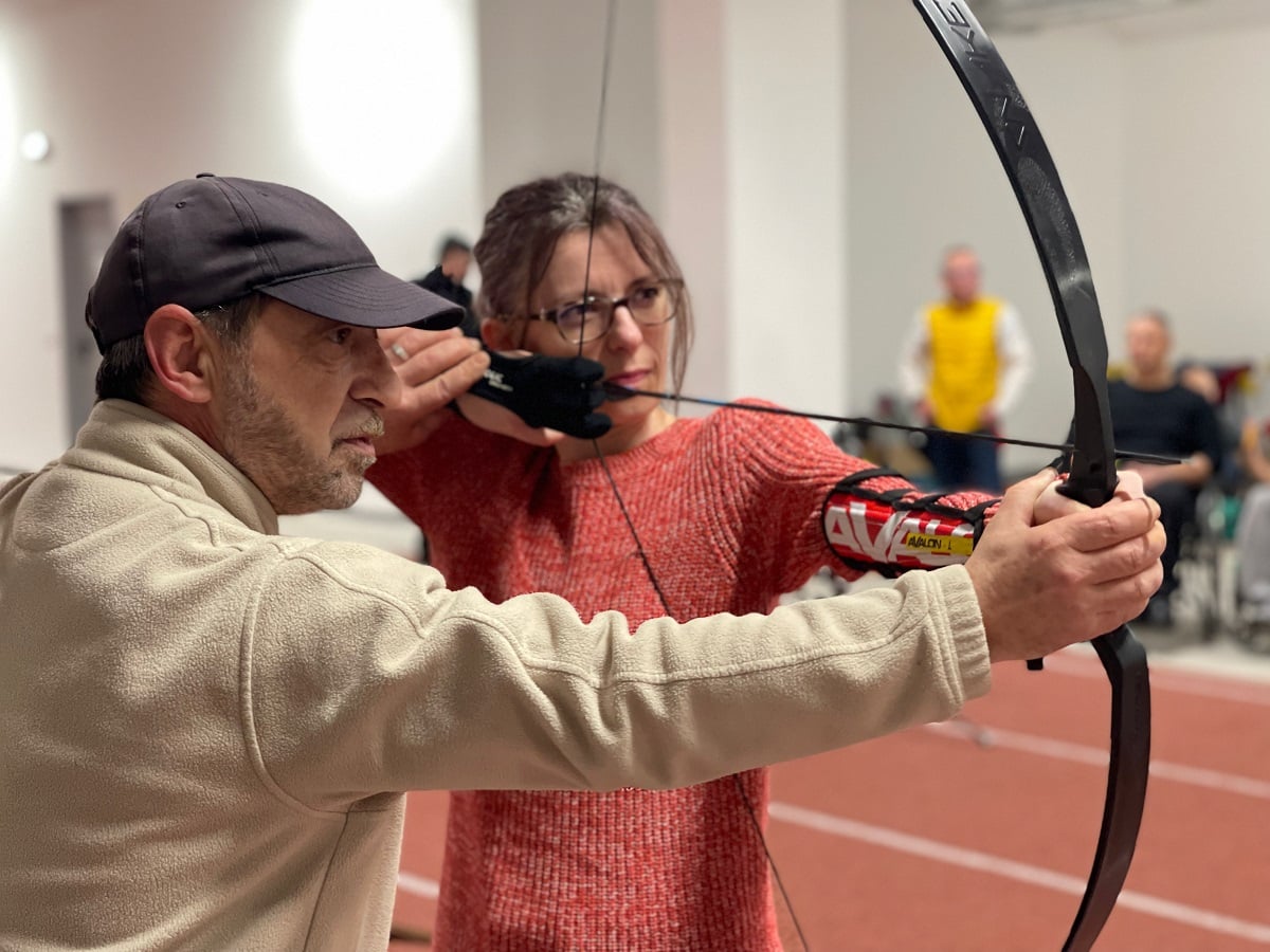Doi sibieni, unul șofer pe ambulanță și celălalt medic, conduc unul dintre cele mai mari cluburi de tir cu arcul din țară: cine spune că este un sport static se înșală