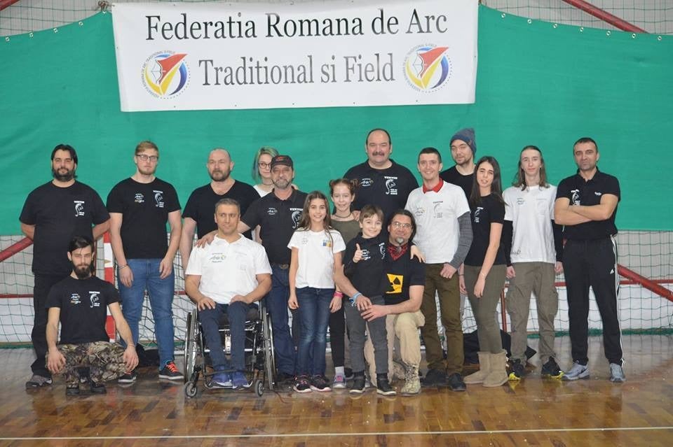 Doi sibieni, unul șofer pe ambulanță și celălalt medic, conduc unul dintre cele mai mari cluburi de tir cu arcul din țară: cine spune că este un sport static se înșală