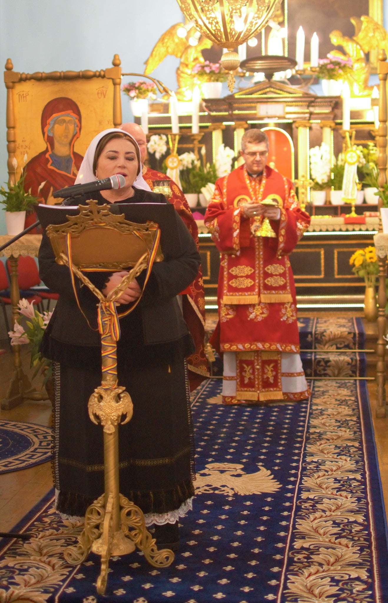 Vizită pastorală la biserica din Orlat. Preot Ioan Canciu: Asta e biserica de la Orlat - simplă, cu sfinți în devenire, așezați în bănci, în liniștea Liturghiei