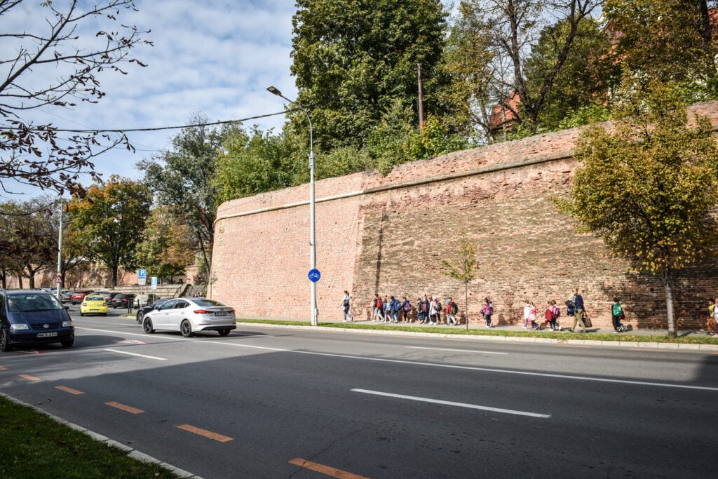 zid-refacut-nerefacut-bastion-3-g7jn