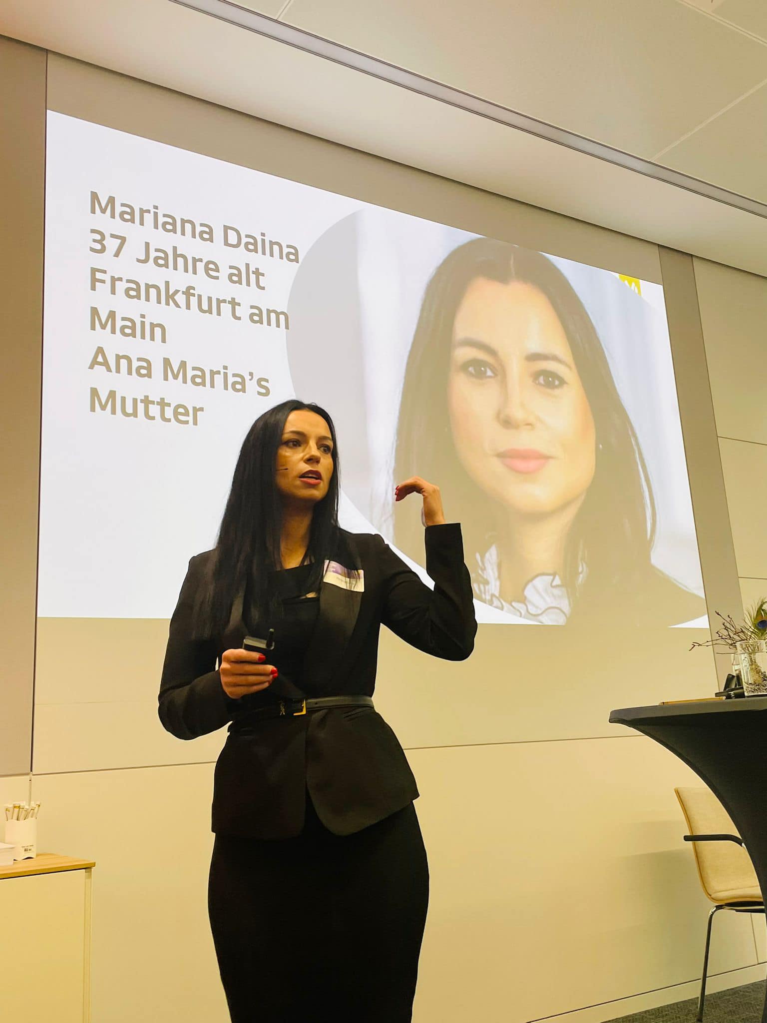 O sibiancă a devenit cea mai tânără femeie promovată director la cea mai mare companie de servicii financiare din Germania: „Toată echipa pe care am format-o este din români”