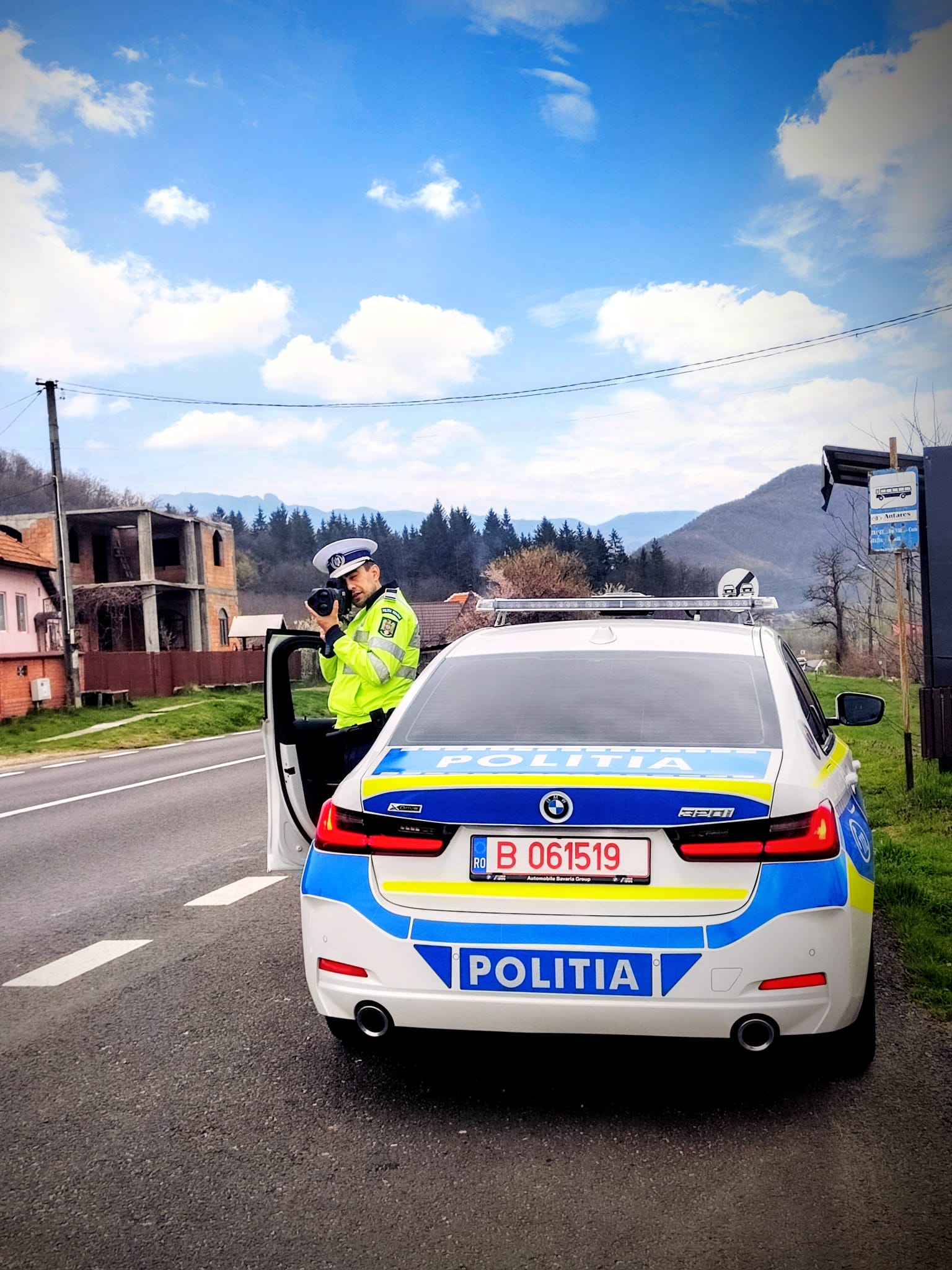 masina-politie-bmw-politist-foto-ipj-valcea-4-f6tr