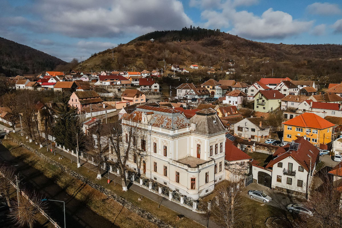 Fostul cămin de bătrâni din Săliște, scos la vânzare: 1,4 milioane de euro. Acum 8 ani era evaluat la 650 de mii de euro