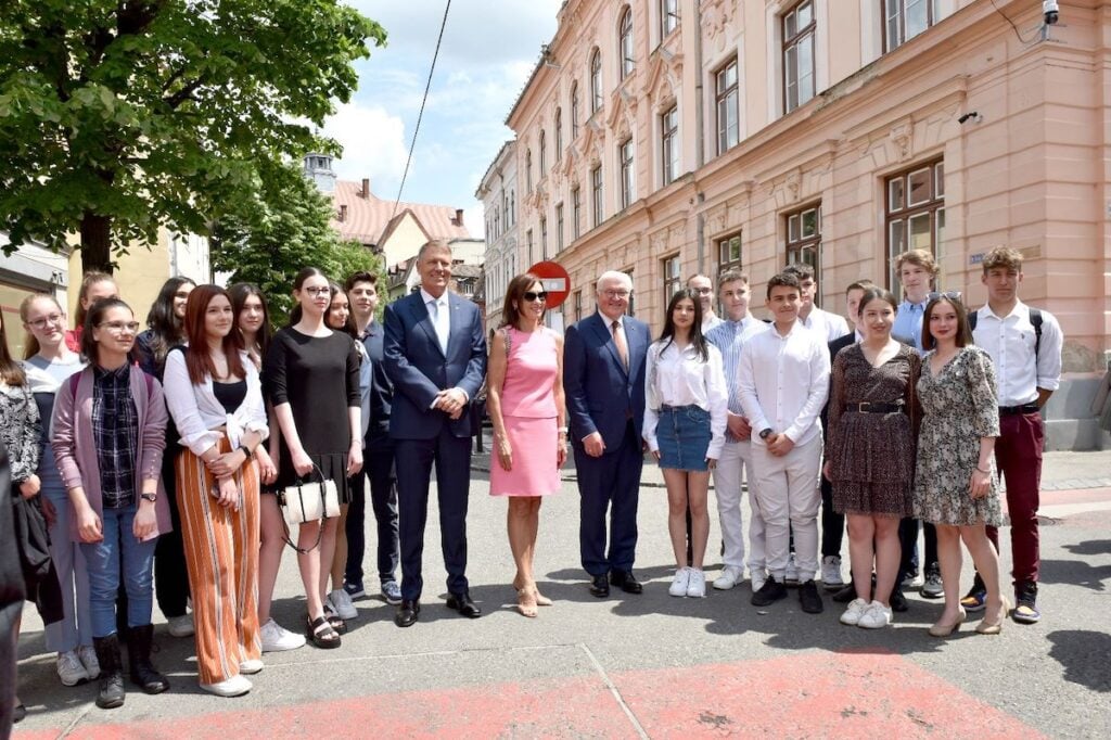 carmen-iohannis-poza-presedinti-say9