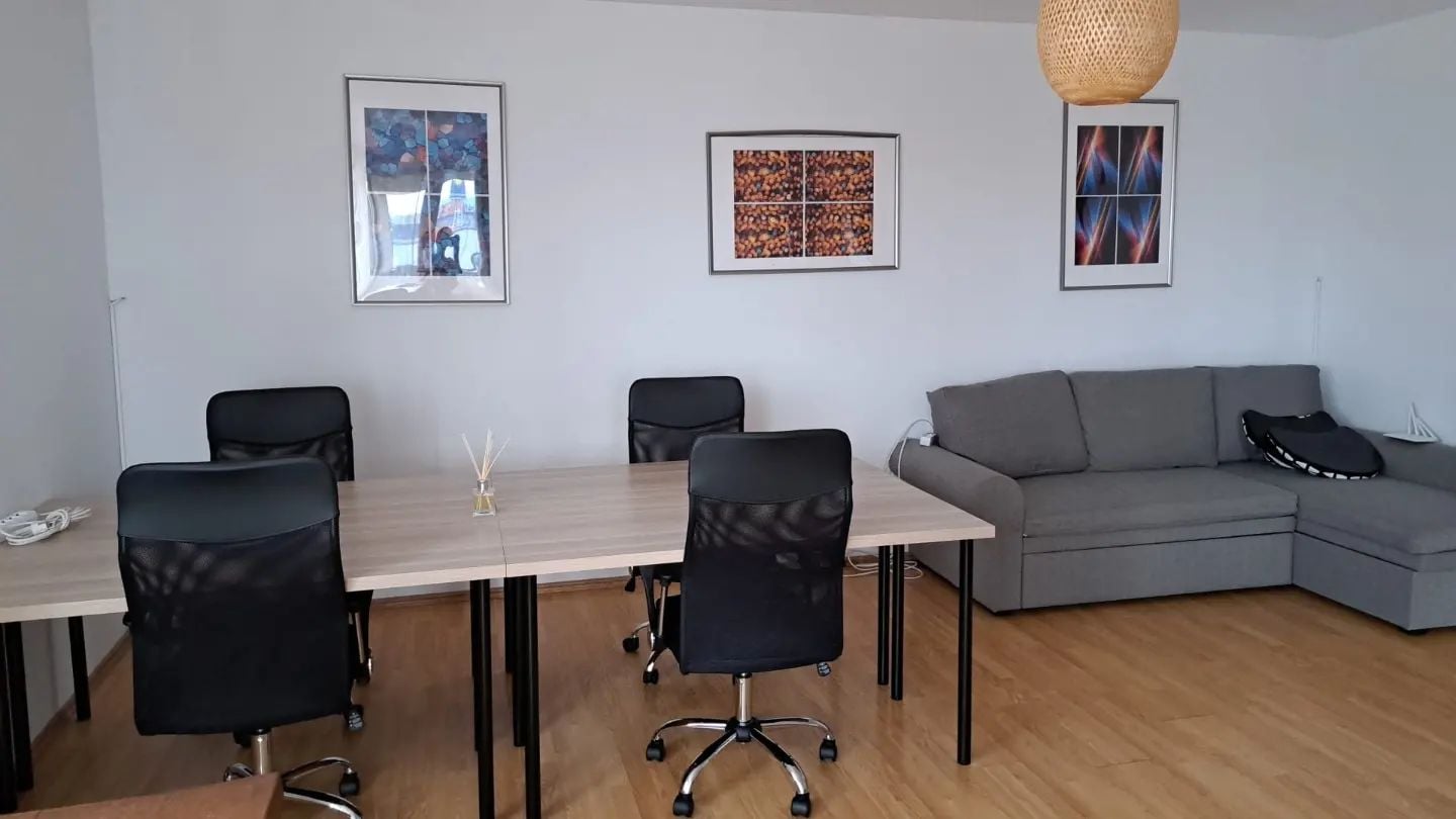 Spațiile de coworking în Sibiu: un business instabil, dar cu sentiment de comunitate. „Clientul sibian e unul foarte specific”
