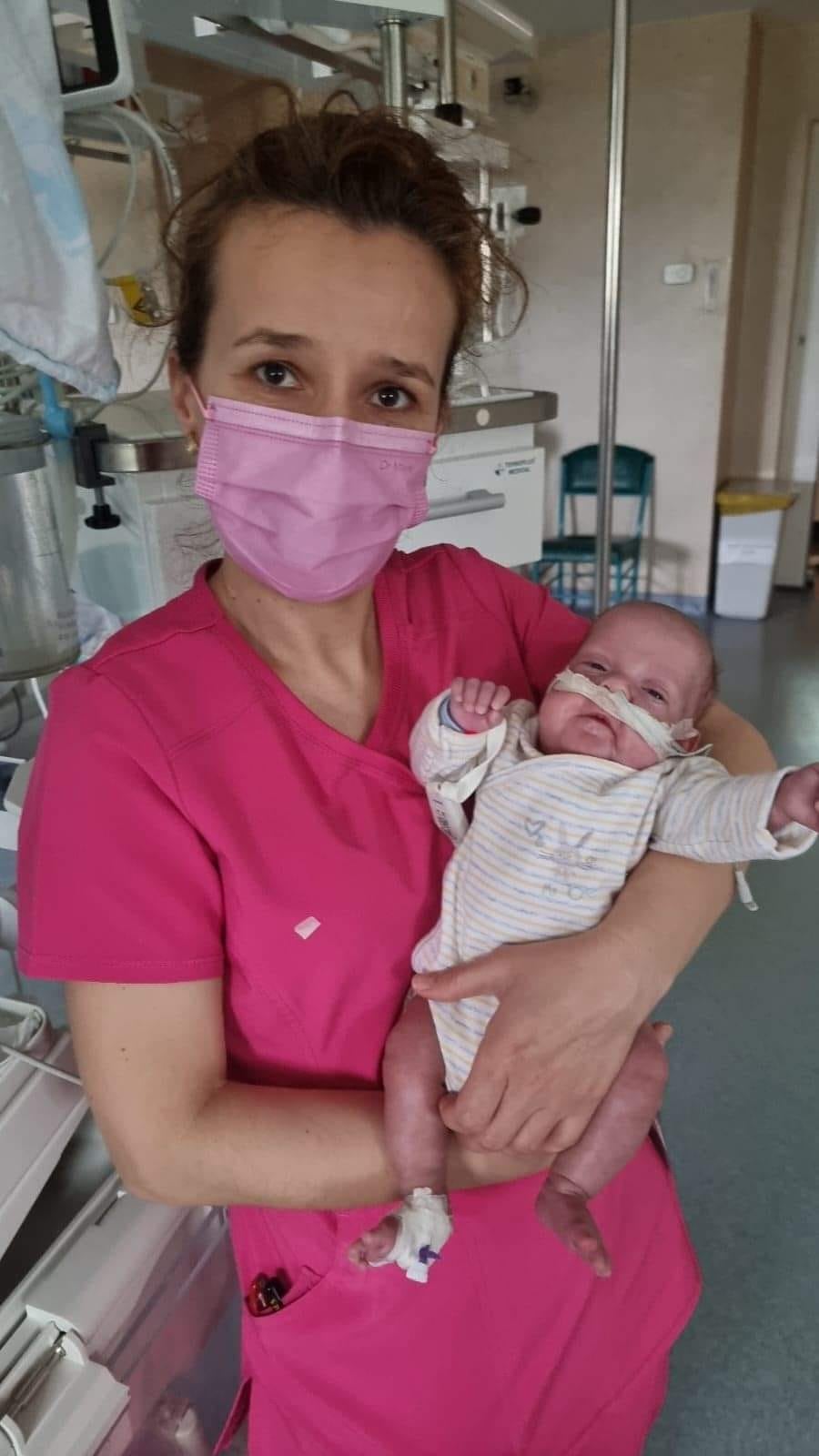 Un medic și două asistente de pe secția de Neonatologie din Sibiu sunt câștigătoarele unui concurs național. Ca premiu vor pleca în Germania