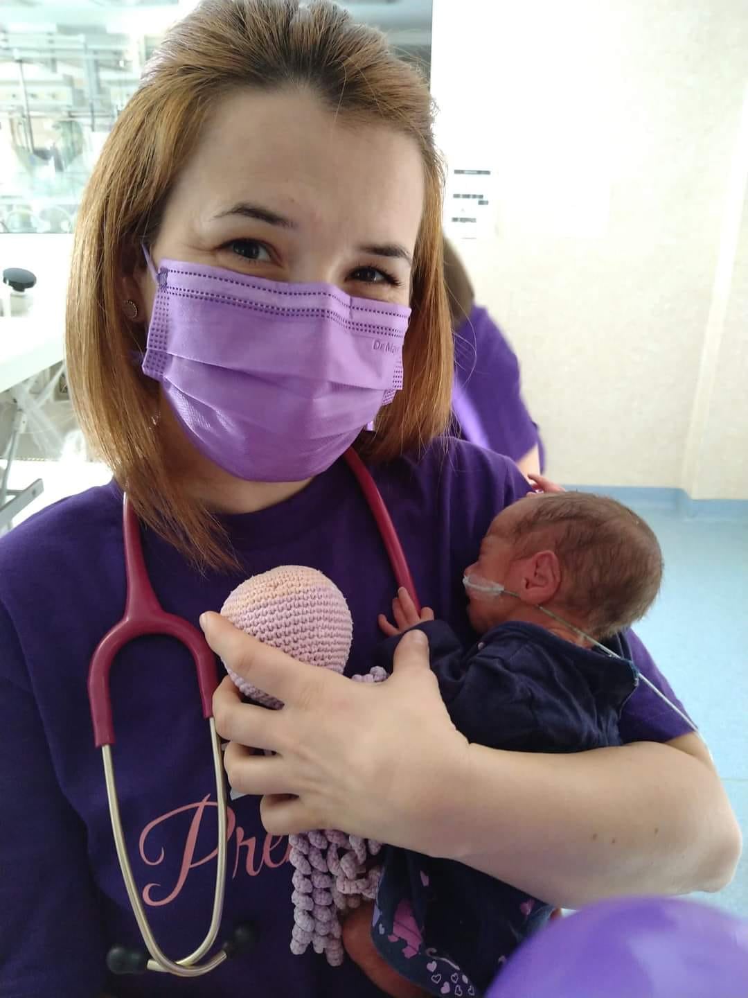 Un medic și două asistente de pe secția de Neonatologie din Sibiu sunt câștigătoarele unui concurs național. Ca premiu vor pleca în Germania
