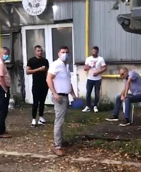 O parte din „privarea de libertate” de care este acuzat Iordănescu a fost filmată. Fostul adjunct al IPJ Sibiu era de față