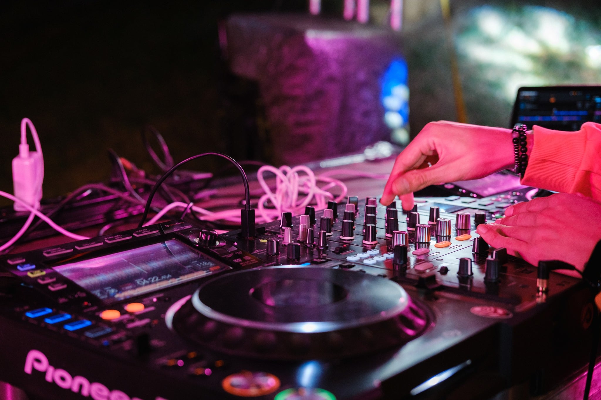 I Love Șopa, gata de start!  Începe cel mai nou festival în aer liber, care adună peste 15 artiști și peste 20 de food truck-uri. Delia, Zdob și Zdub, Sasha Lopez, JayKo și Gașa Zurli, printre cei mai așteptați