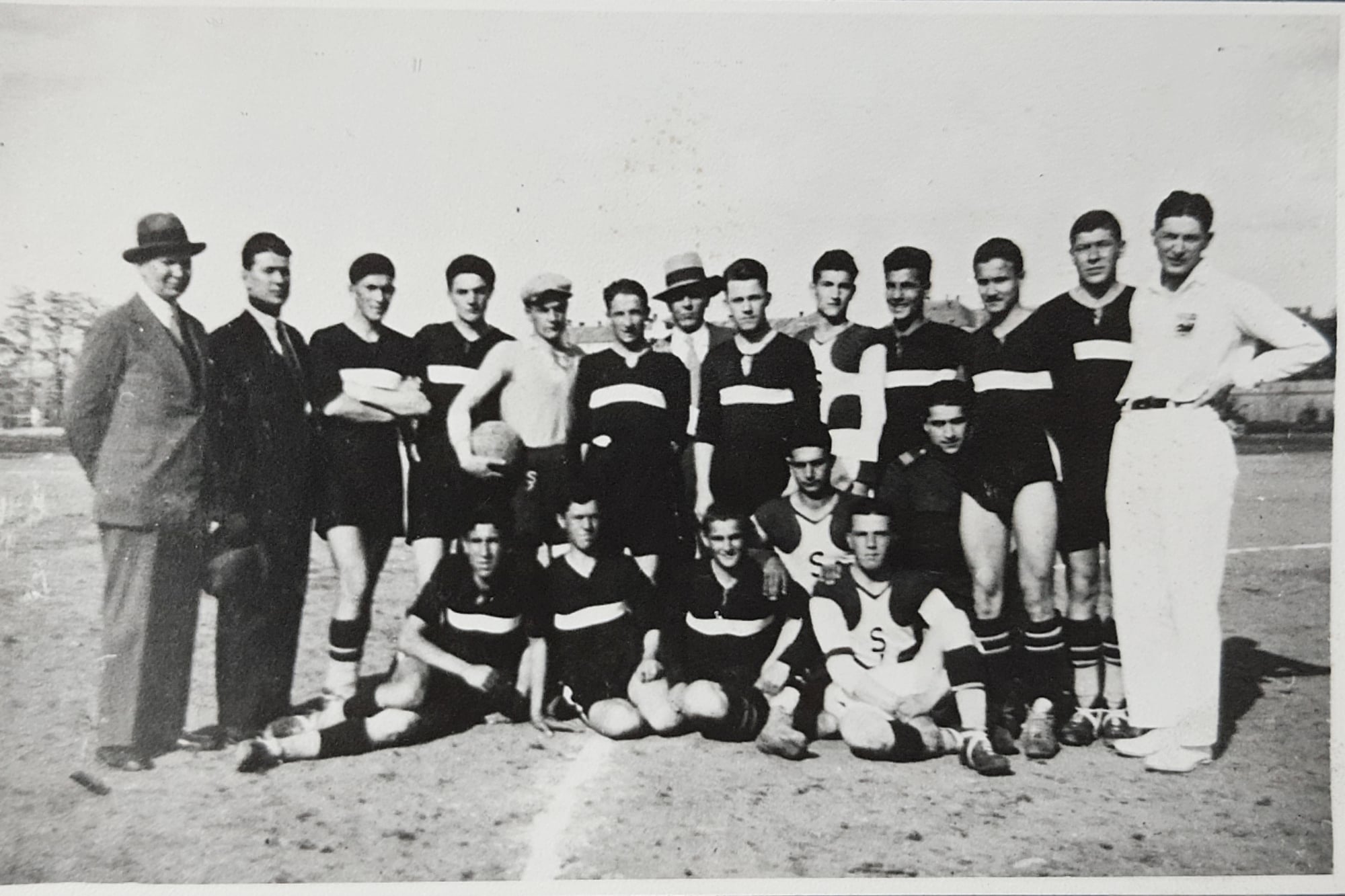 „Șoimii Sibiu”: O călătorie în imagini prin istoria echipei de fotbal. Cea mai veche fotografie prezentată datează din 1921