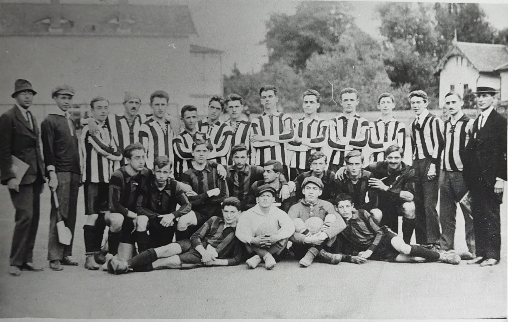 „Șoimii Sibiu”: O călătorie în imagini prin istoria echipei de fotbal. Cea mai veche fotografie prezentată datează din 1921