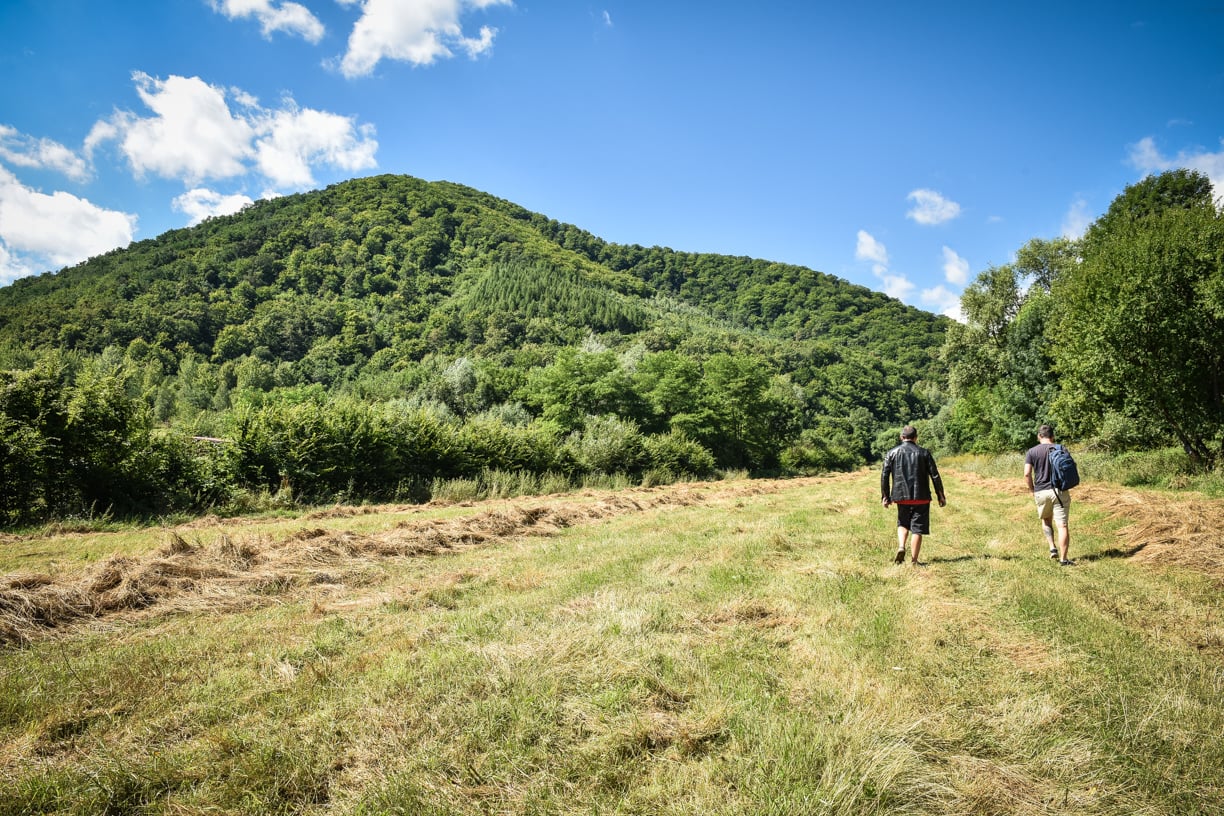 Un nou obiectiv turistic la marginea Sibiului - ”Casa hobbiților” făcută de Boierul Ilie