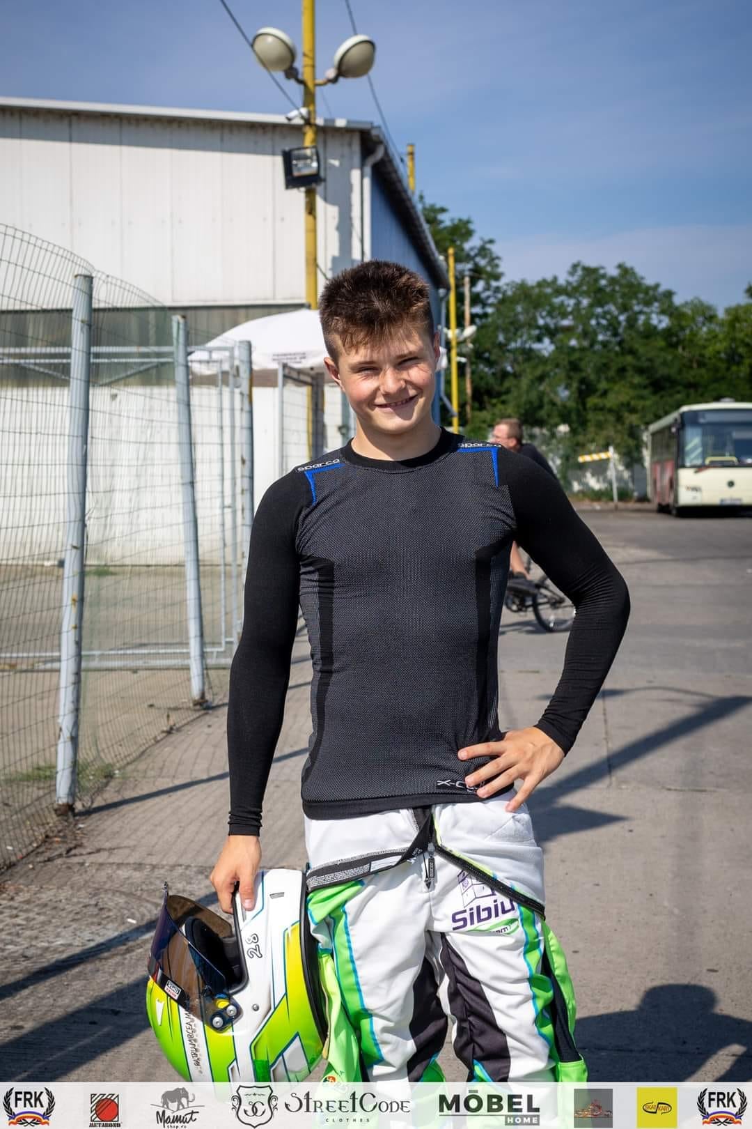 Sibianul Mircea Pătru ocupă prima poziție în Campionatul Național de Karting după trei etape: „Ultima victorie i-am dedicat-o fratelui meu”