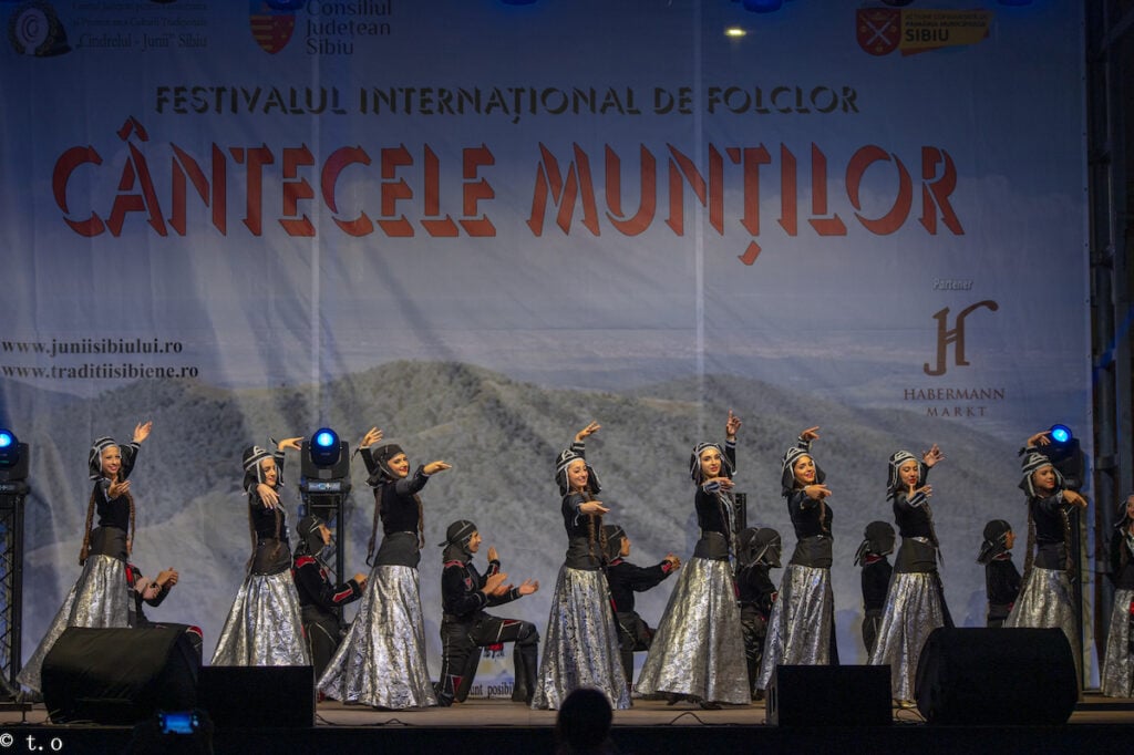 ca-ntecele-munt-ilor9-9krm