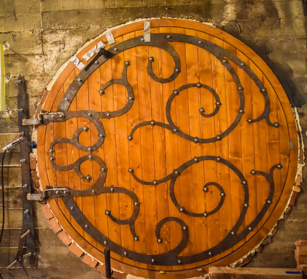 Un nou obiectiv turistic la marginea Sibiului - ”Casa hobbiților” făcută de Boierul Ilie