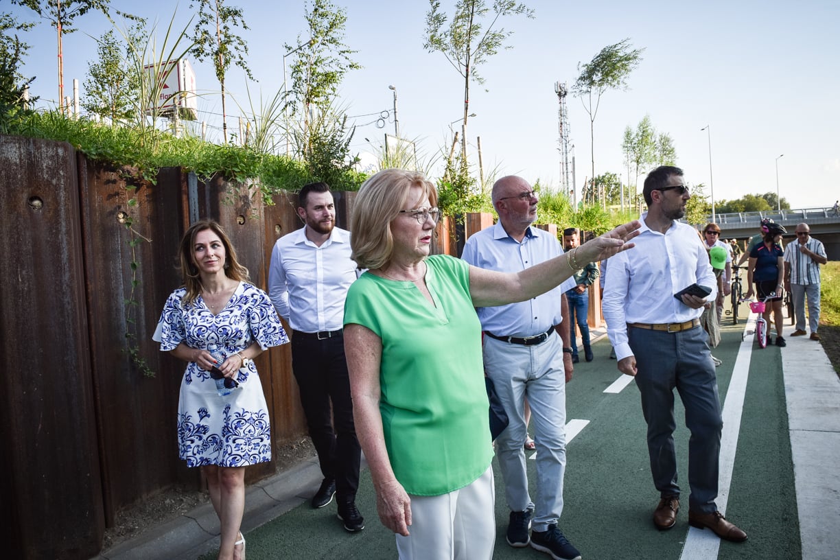 A fost inaugurată pista de pe malurile Cibinului. De la „cel mai spectaculos proiect pentru biciclete”, la plasticul reciclat care a înlocuit betoanele