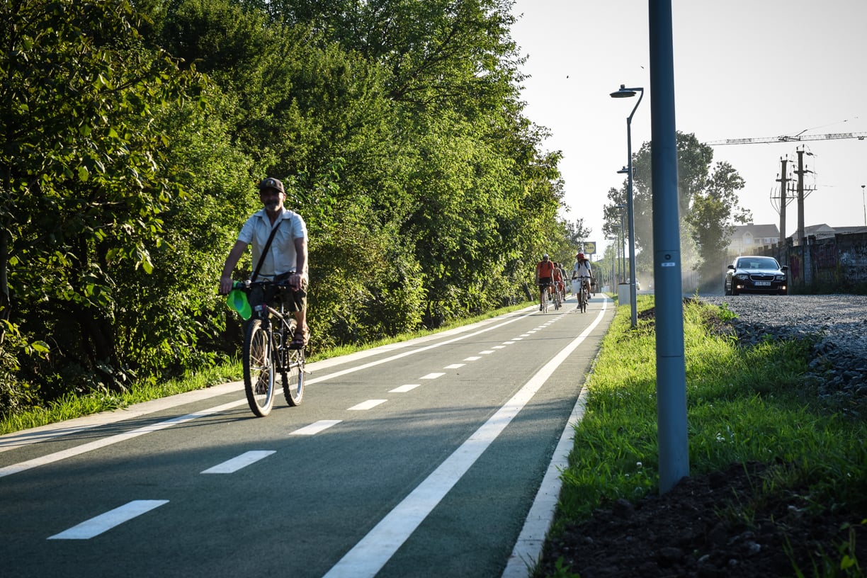 A fost inaugurată pista de pe malurile Cibinului. De la „cel mai spectaculos proiect pentru biciclete”, la plasticul reciclat care a înlocuit betoanele