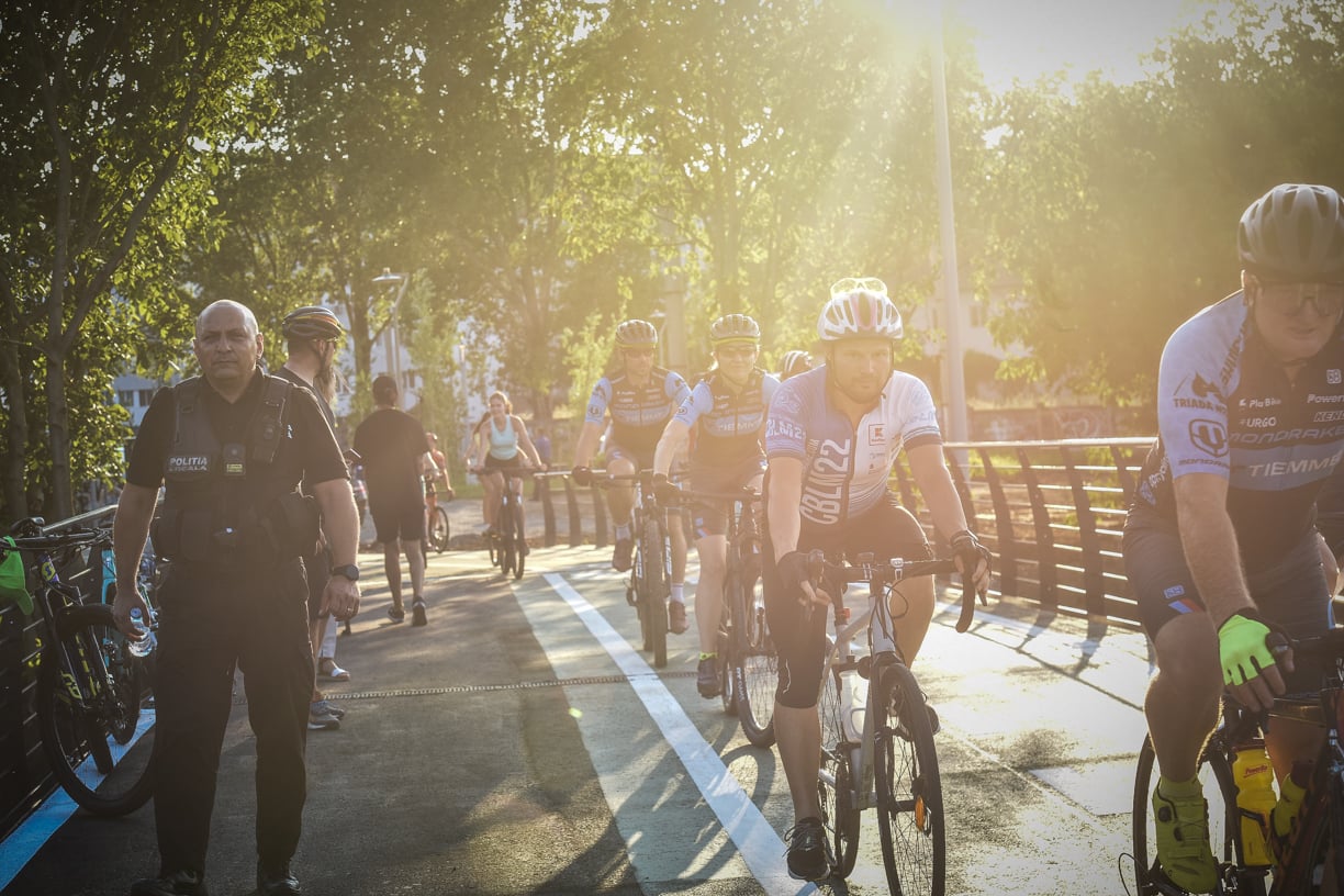 A fost inaugurată pista de pe malurile Cibinului. De la „cel mai spectaculos proiect pentru biciclete”, la plasticul reciclat care a înlocuit betoanele