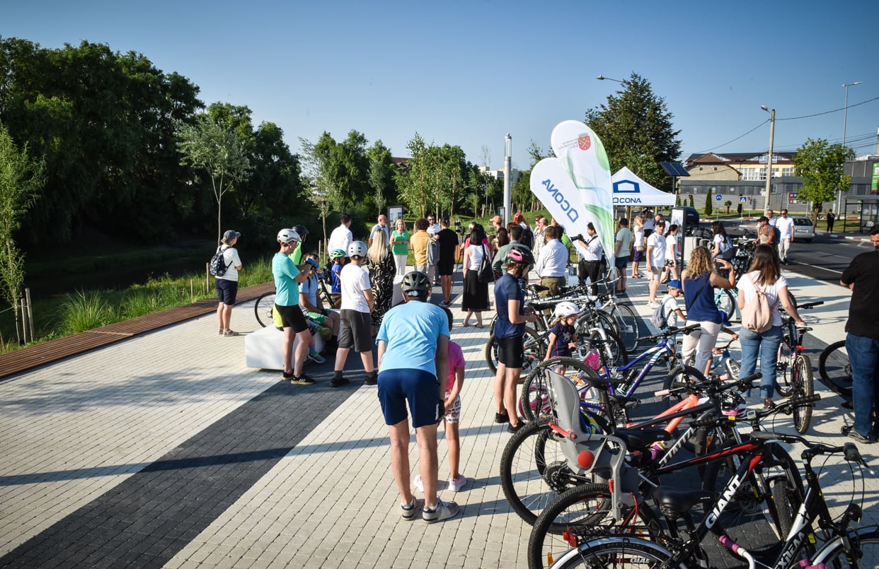 A fost inaugurată pista de pe malurile Cibinului. De la „cel mai spectaculos proiect pentru biciclete”, la plasticul reciclat care a înlocuit betoanele