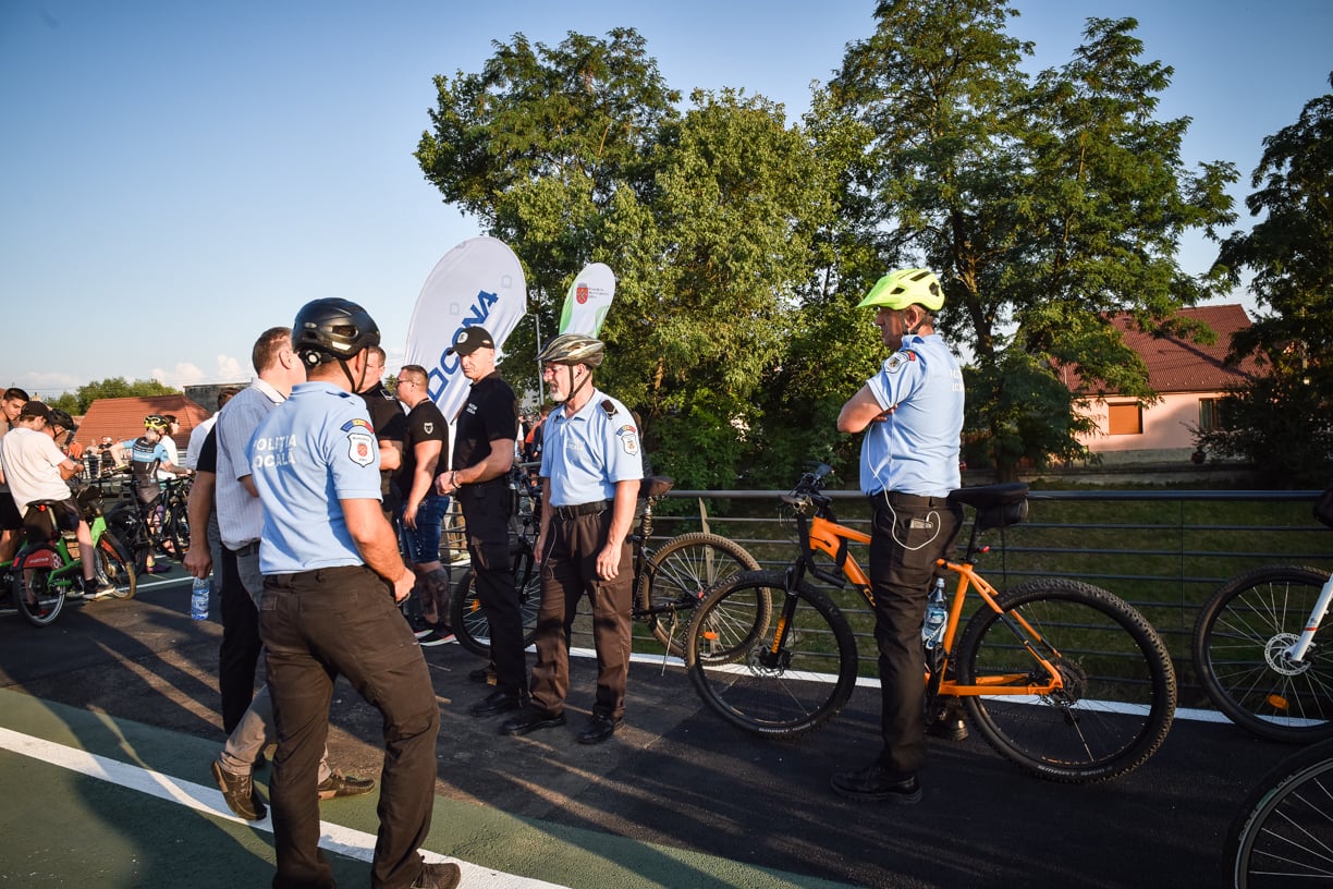 A fost inaugurată pista de pe malurile Cibinului. De la „cel mai spectaculos proiect pentru biciclete”, la plasticul reciclat care a înlocuit betoanele