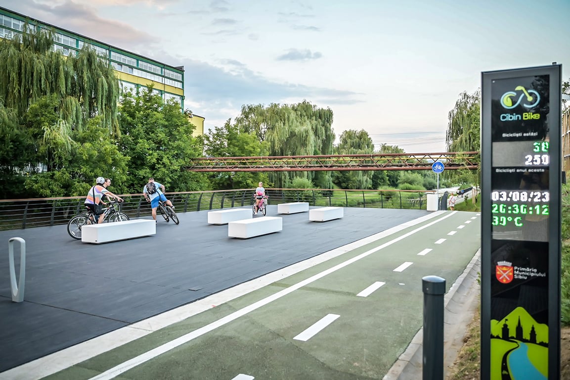 Fotografii spectaculoase cu noua pistă de biciclete a Sibiului. A fost inaugurată vineri