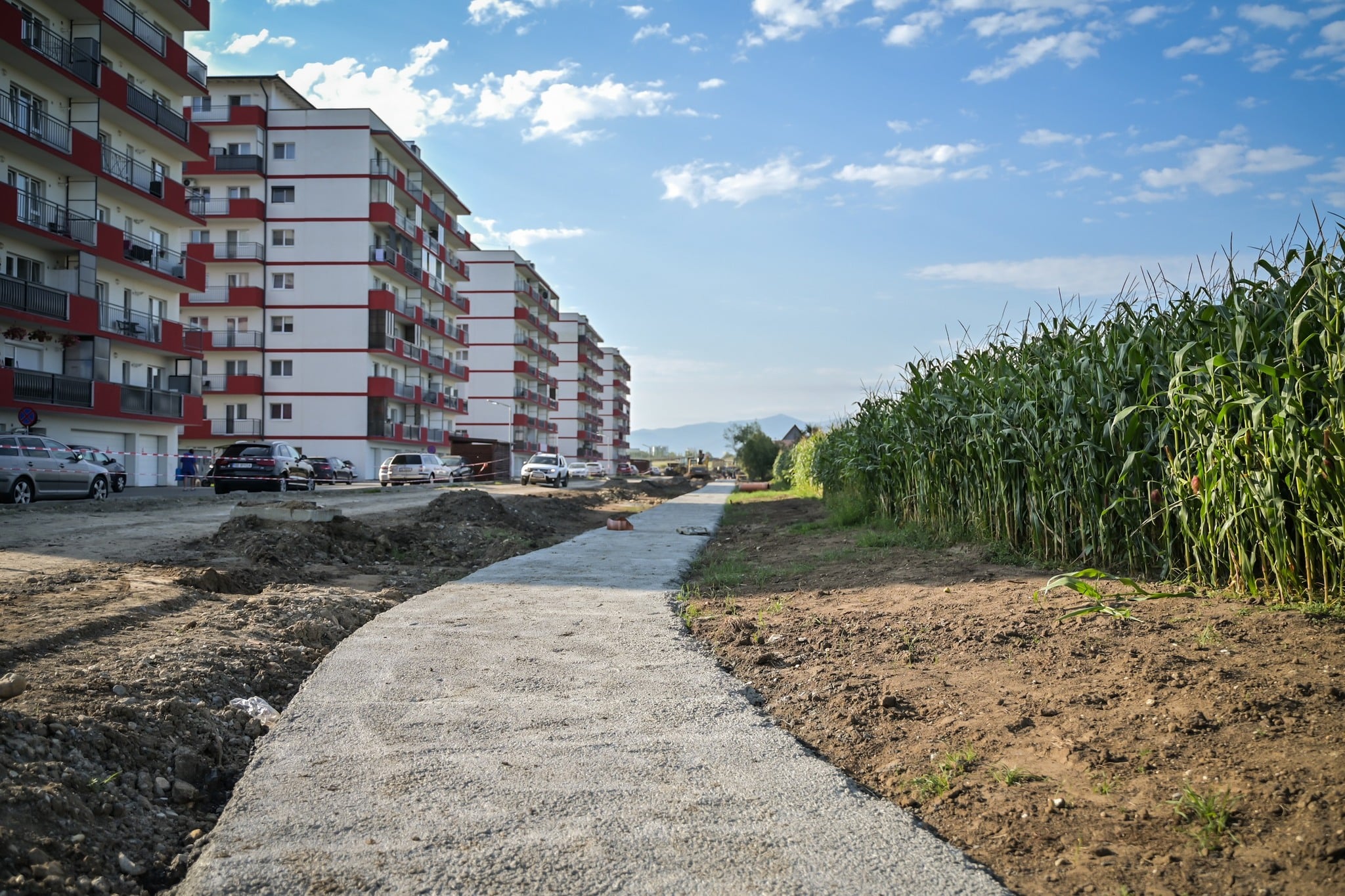 Lucrările de pe strada Bruxelles, ce va uni Zona Industrială Vest de Calea Șurii Mici, evoluează. Fodor: „Este o stradă importantă”