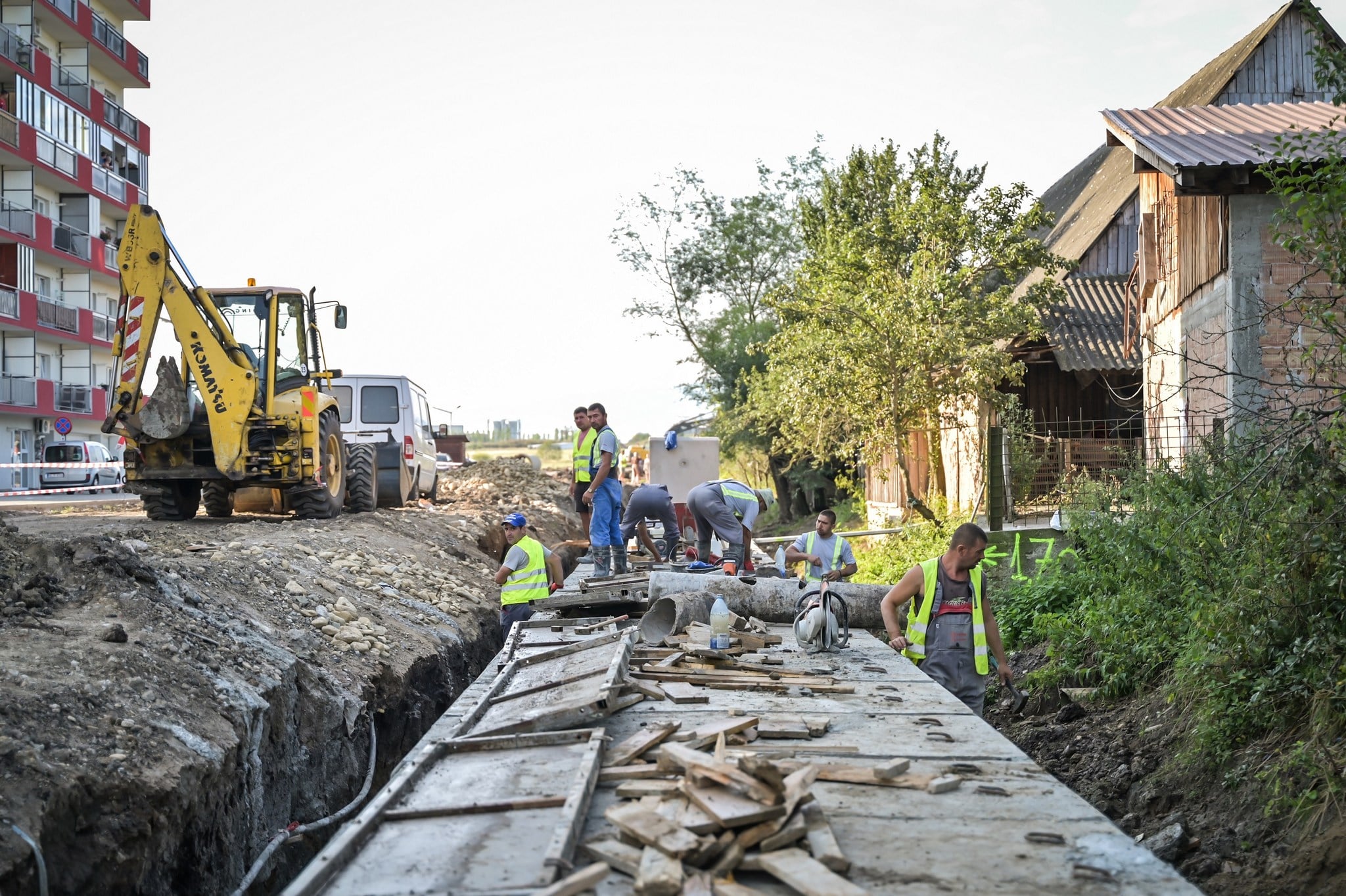Lucrările de pe strada Bruxelles, ce va uni Zona Industrială Vest de Calea Șurii Mici, evoluează. Fodor: „Este o stradă importantă”