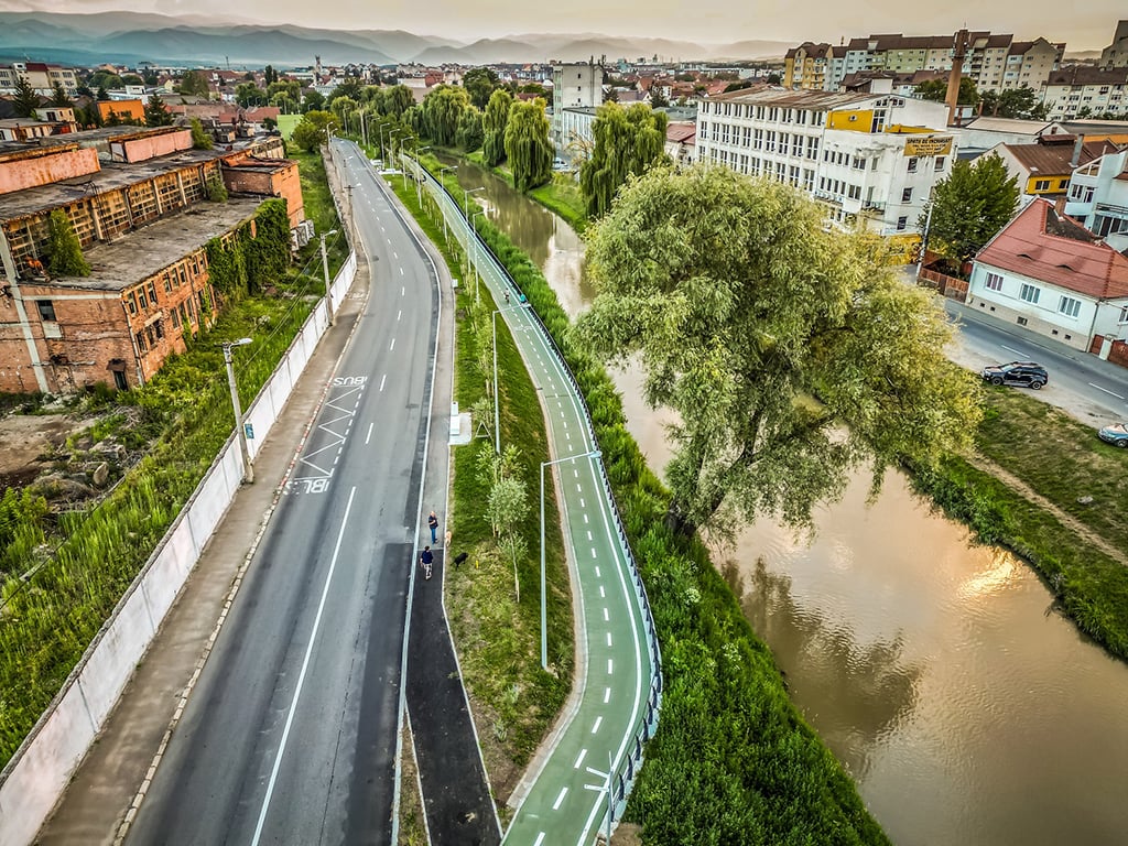 Fotografii spectaculoase cu noua pistă de biciclete a Sibiului. A fost inaugurată vineri
