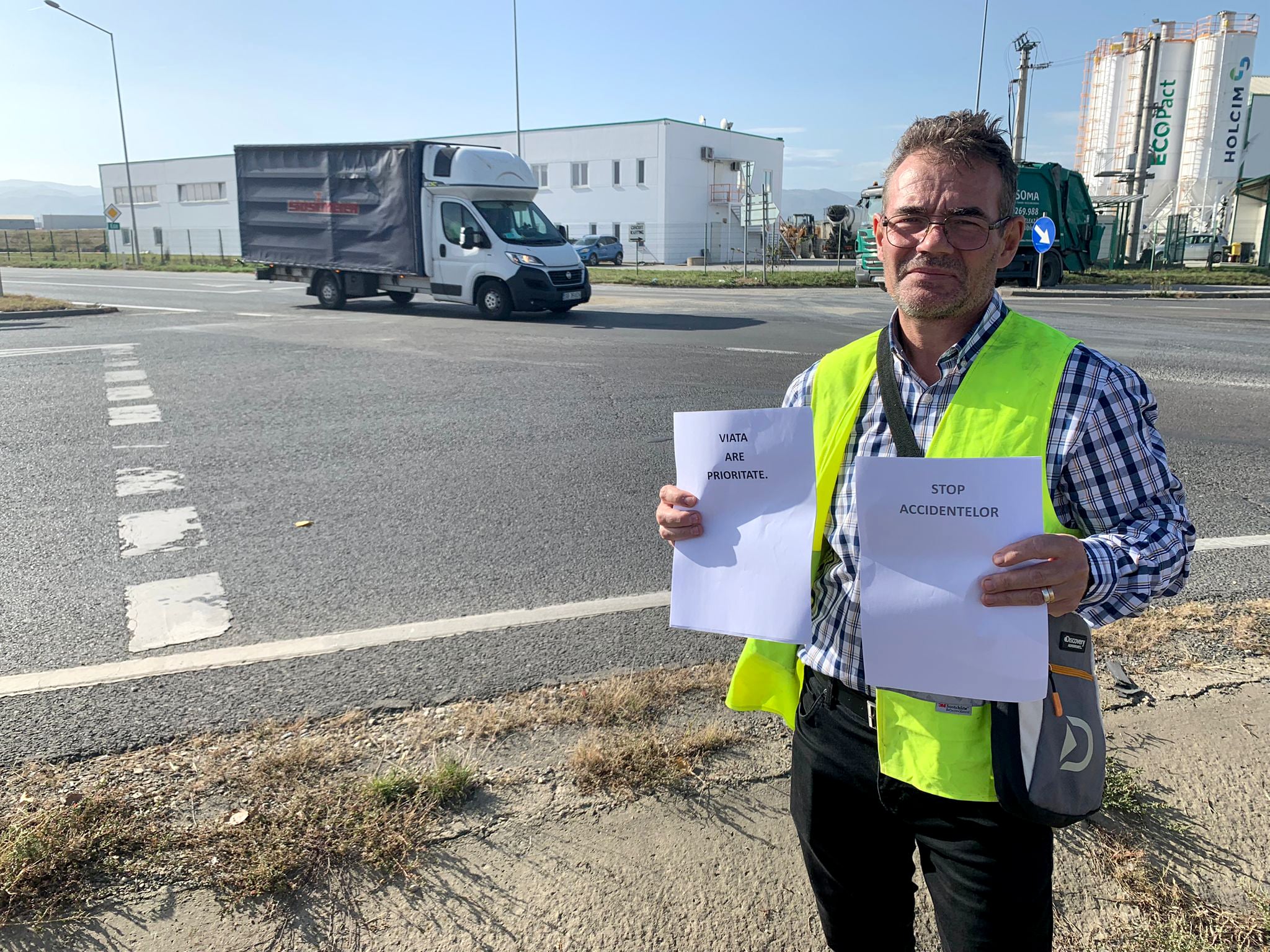 A fost martor la cele mai grave accidente care au avut loc în intersecția din capătul drumului hoților și a ieșit să protesteze. „Cer autorităților să facă ceva”