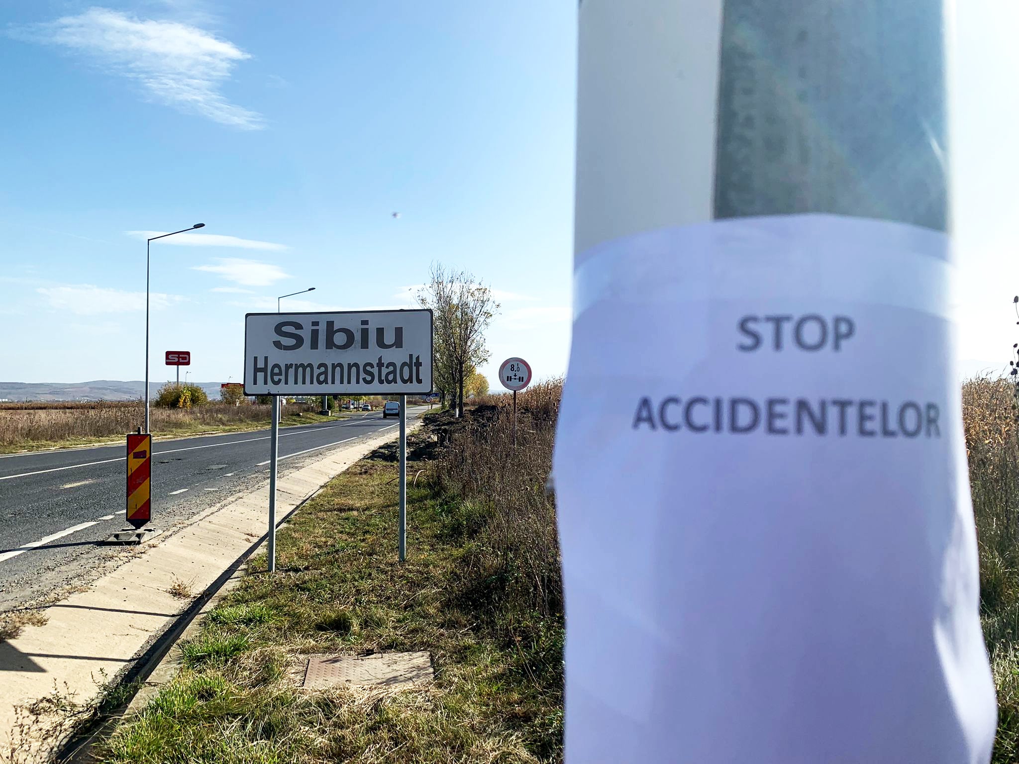 A fost martor la cele mai grave accidente care au avut loc în intersecția din capătul drumului hoților și a ieșit să protesteze. „Cer autorităților să facă ceva”