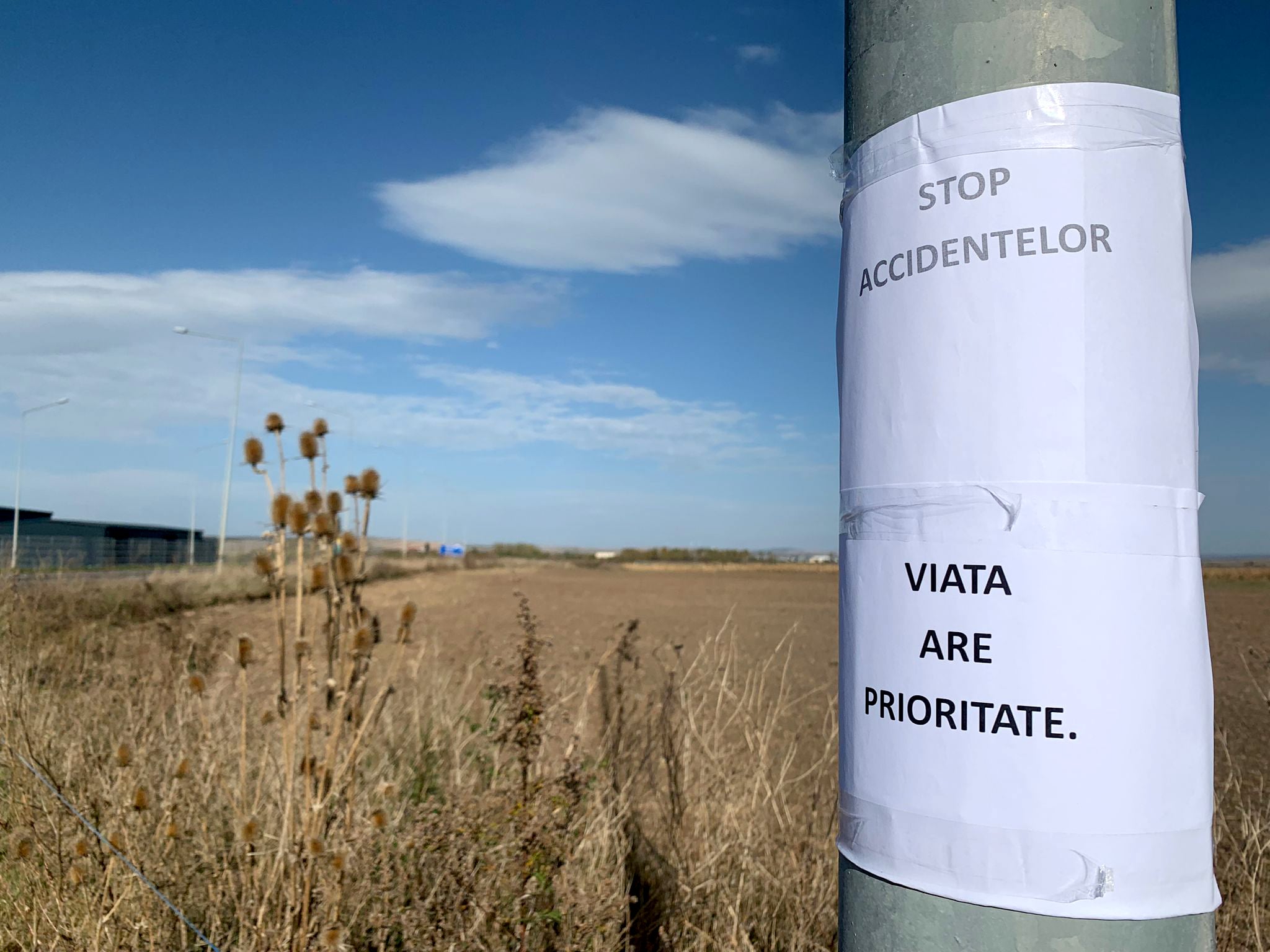 A fost martor la cele mai grave accidente care au avut loc în intersecția din capătul drumului hoților și a ieșit să protesteze. „Cer autorităților să facă ceva”
