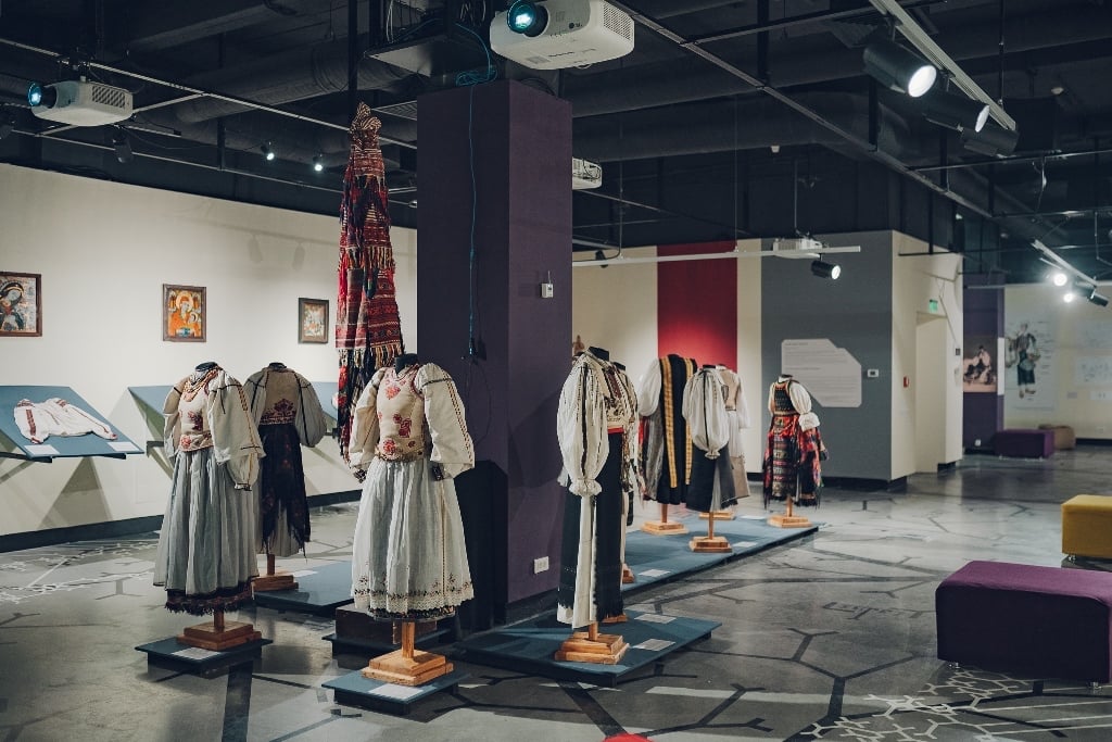 Intrare gratuită de 1 Decembrie la Muzeul Astra. Vizitatorii sunt invitați la vânătoare de comori, la expoziții și la hrănit păsările sălbatice din muzeu