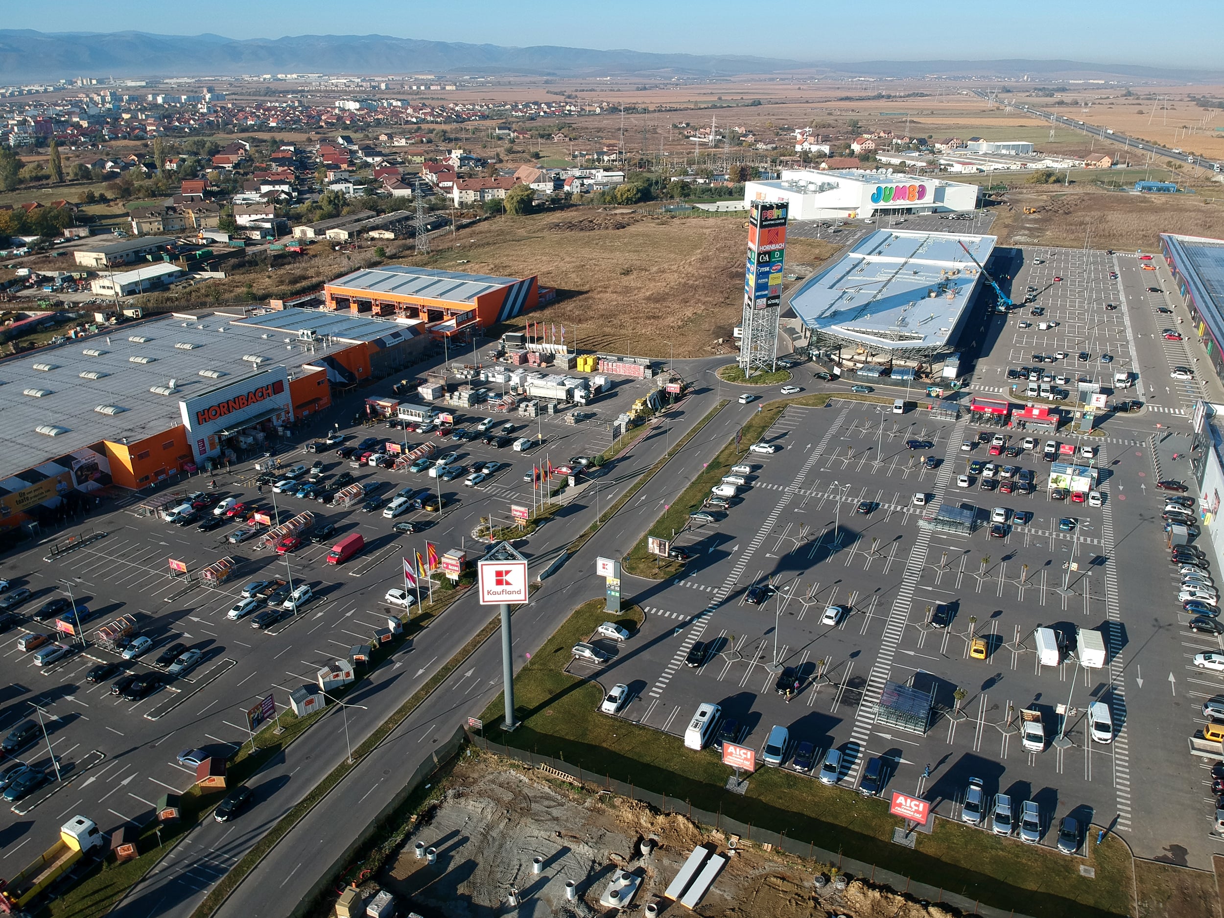 PRIMA SHOPPING CENTER SIBIU, situat în nordul orașului lângă Hornbach, își continuă dezvoltarea