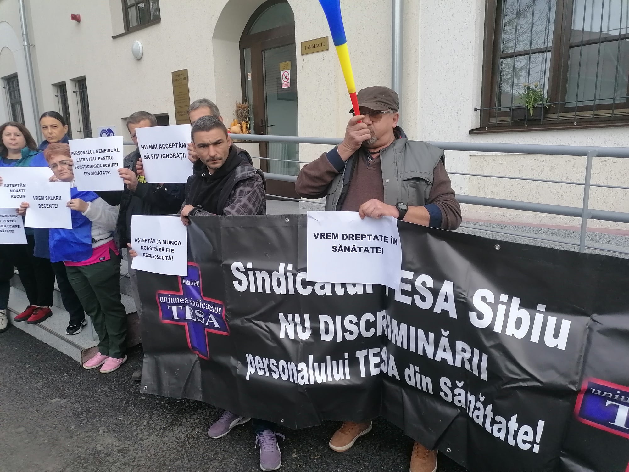 Proteste spontane în Sibiu la TBC și Psihiatrie. Personalul TESA anunță blocarea salariilor în spitale în luna decembrie