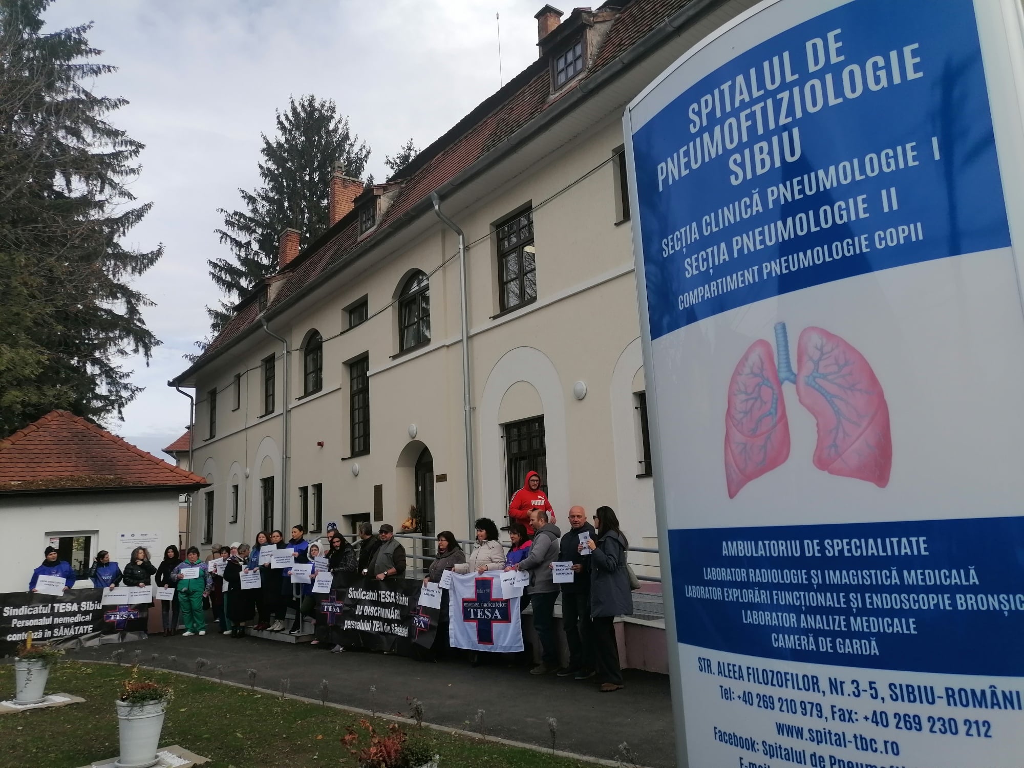 Proteste spontane în Sibiu la TBC și Psihiatrie. Personalul TESA anunță blocarea salariilor în spitale în luna decembrie