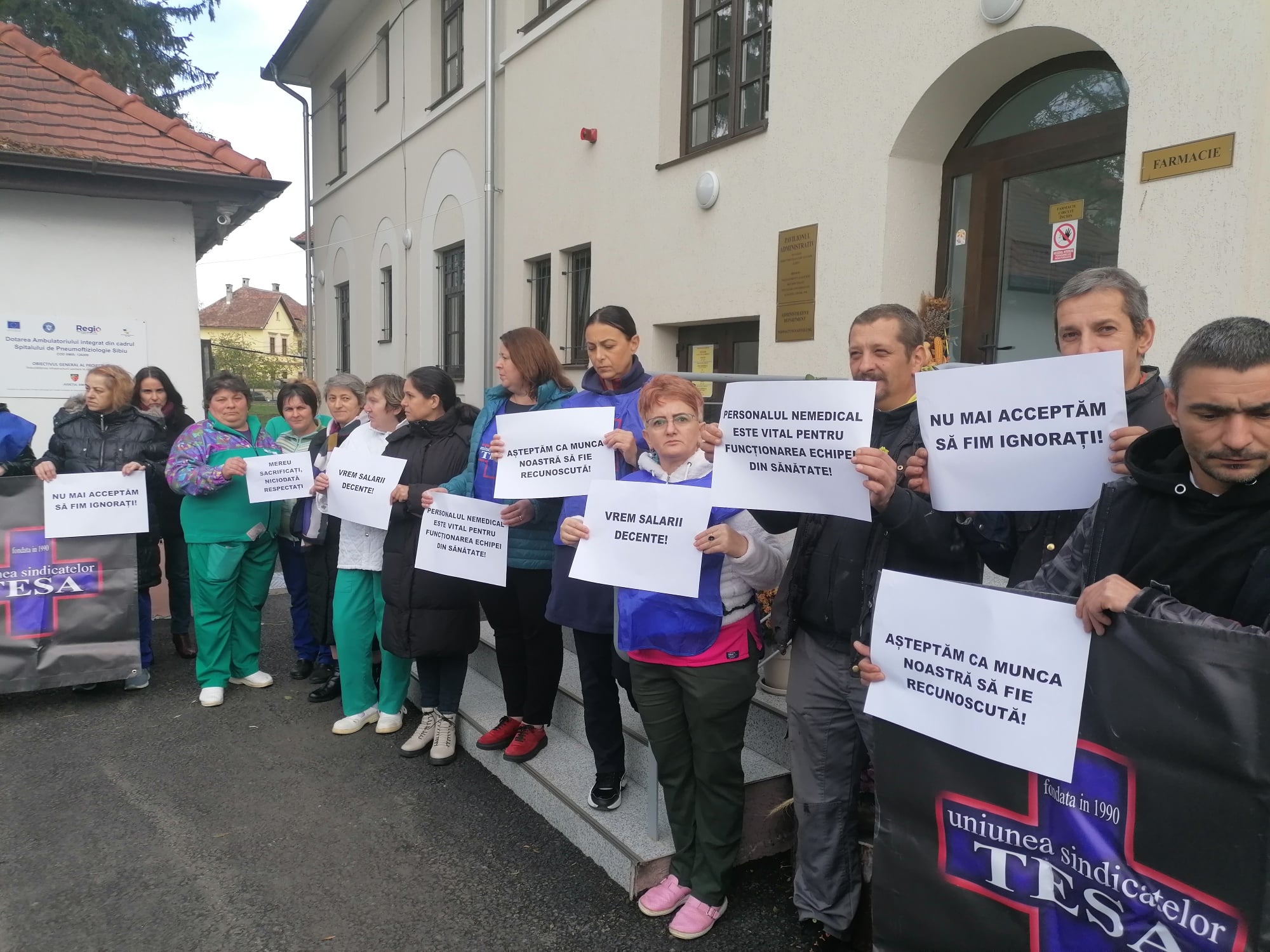 Proteste spontane în Sibiu la TBC și Psihiatrie. Personalul TESA anunță blocarea salariilor în spitale în luna decembrie