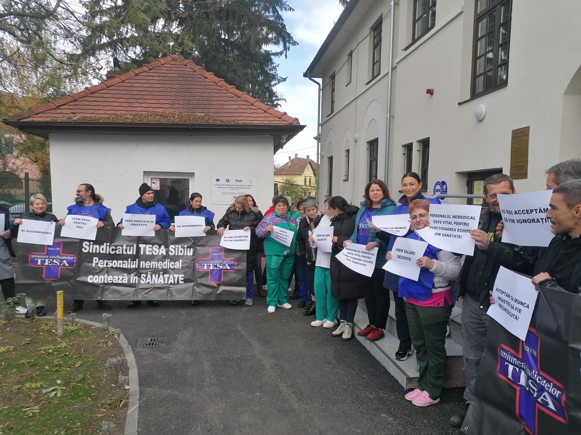 Proteste spontane în Sibiu la TBC și Psihiatrie. Personalul TESA anunță blocarea salariilor în spitale în luna decembrie