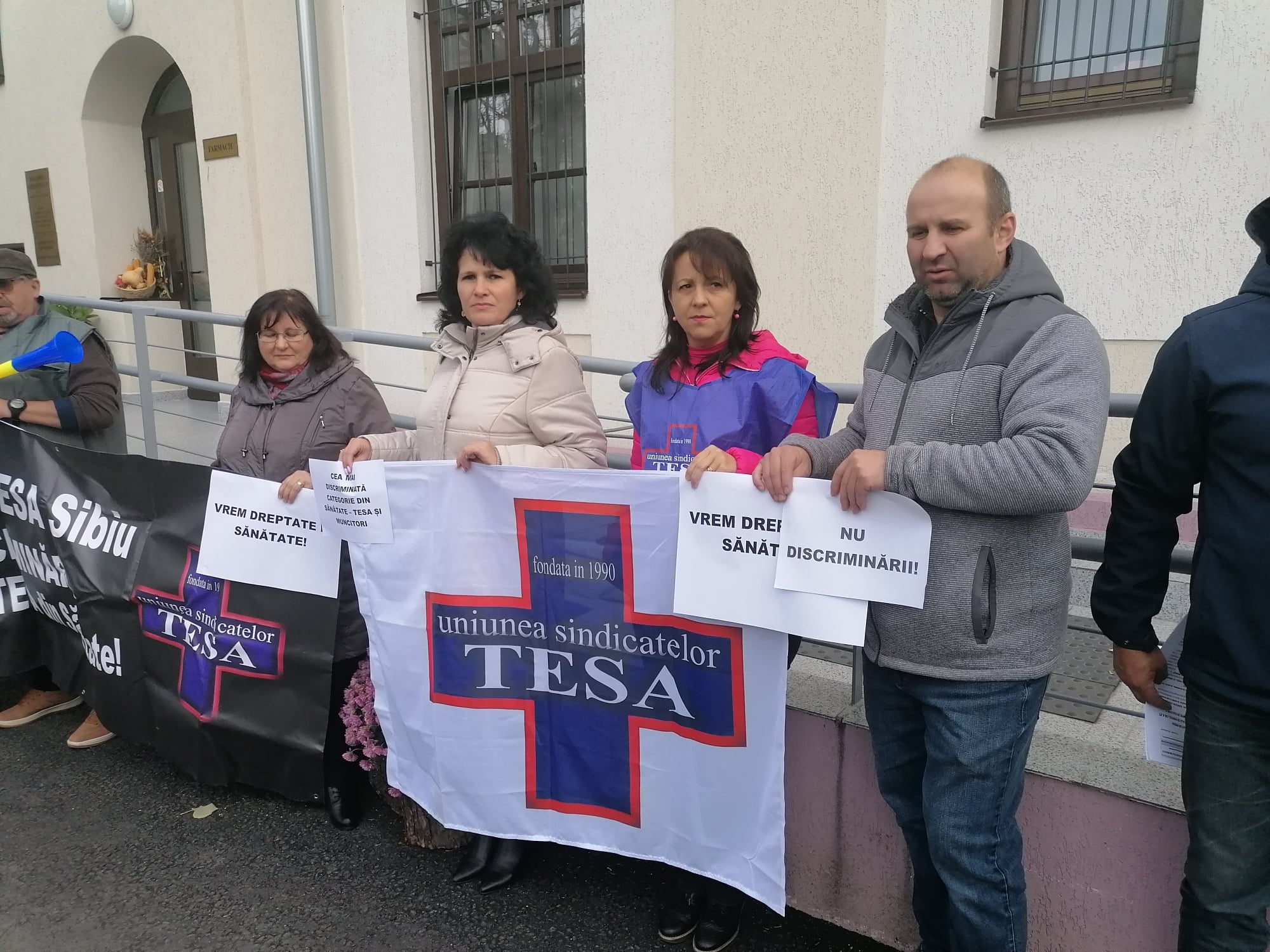 Proteste spontane în Sibiu la TBC și Psihiatrie. Personalul TESA anunță blocarea salariilor în spitale în luna decembrie