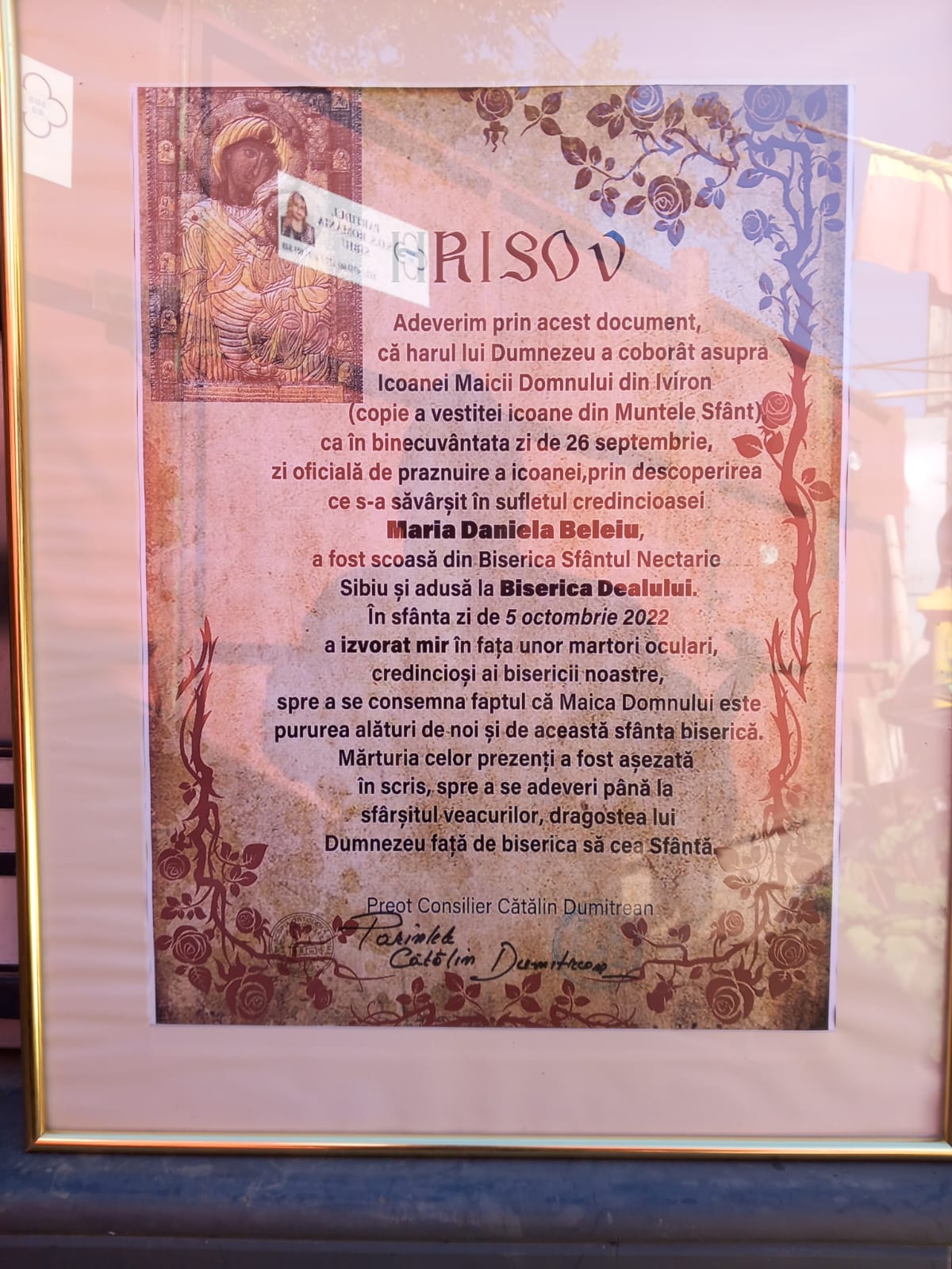 Părintele Cătălin Dumitrean, înlăturat de la Biserica de pe Dealului. Unii credincioși îl acuză că a deteriorat imaginea Bisericii, alții îl susțin