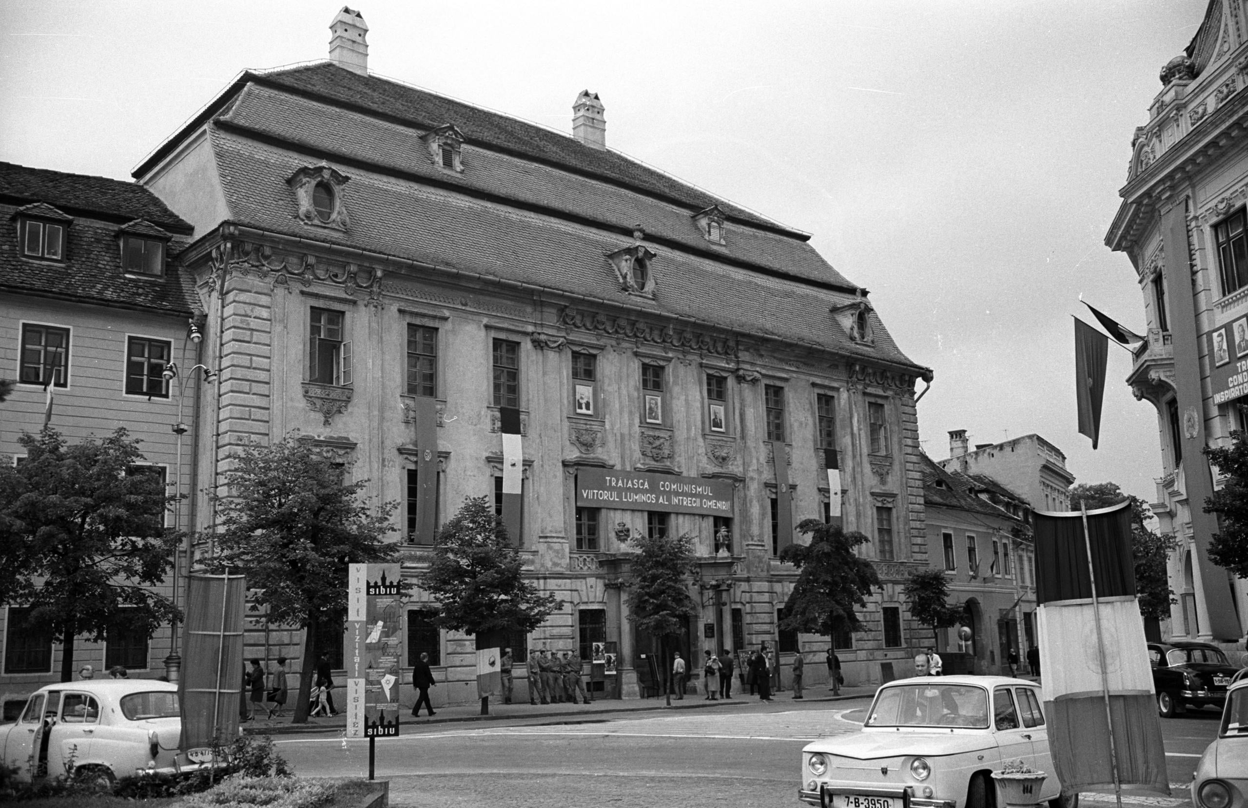 Cultura sibiană înainte de 1989, în ochii securității: pilele de la Brukenthal, orgiile de la bibliotecă, haosul de la Muzeul ASTRA, șmecheriile directorului de la teatru. Plus protestul de la Filarmonică