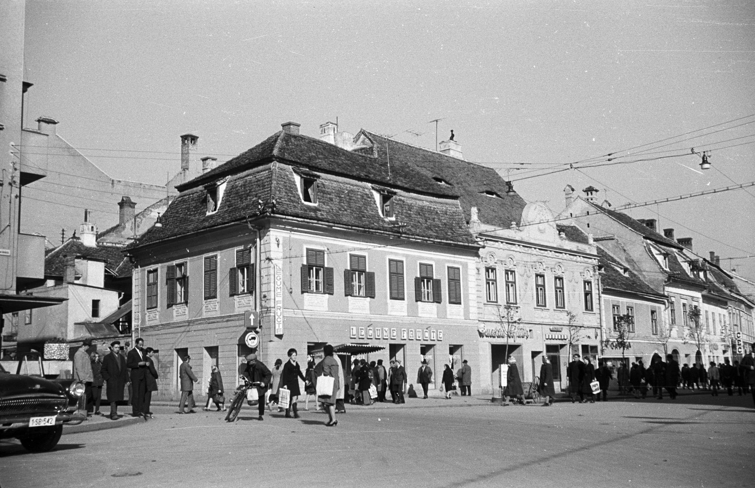 Cultura sibiană înainte de 1989, în ochii securității: pilele de la Brukenthal, orgiile de la bibliotecă, haosul de la Muzeul ASTRA, șmecheriile directorului de la teatru. Plus protestul de la Filarmonică