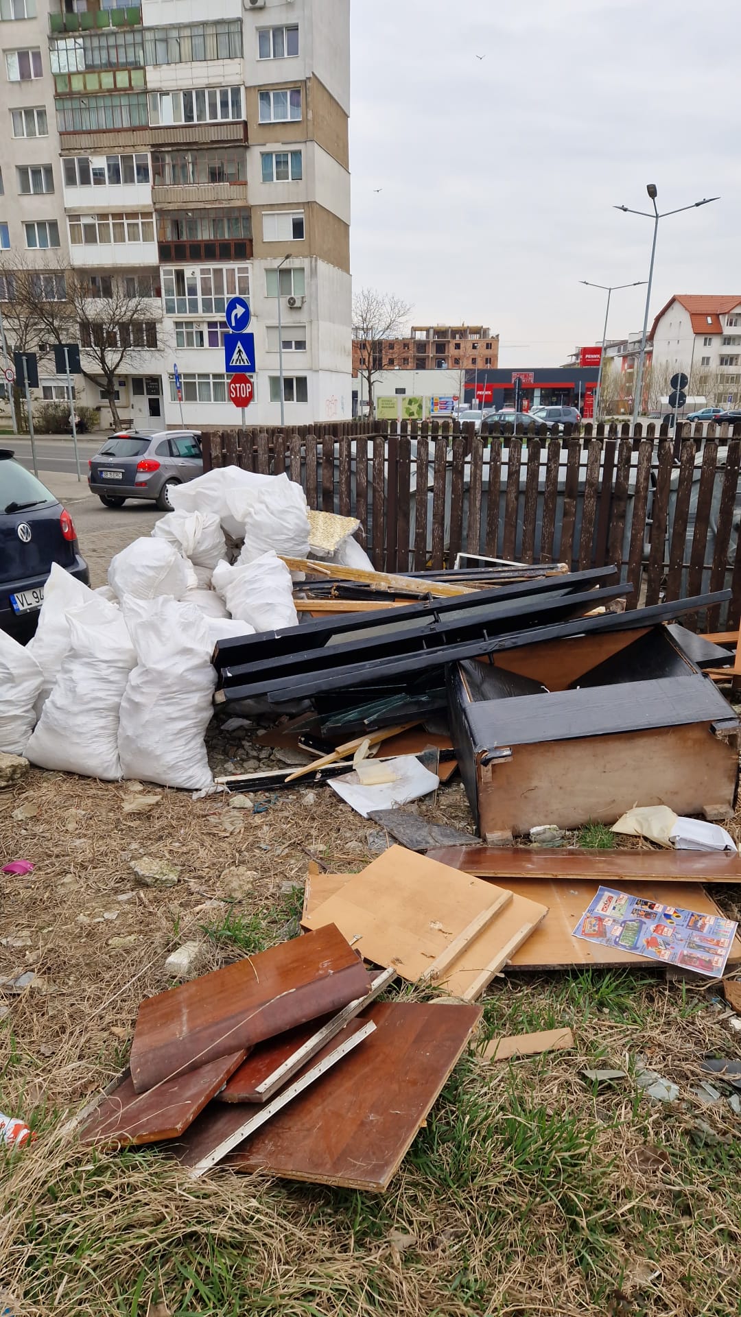 ACTUALIZARE ”O încropeală electorală” și ”Ne tratează ca pe cetățeni de mâna a doua”. Reacția oamenilor la stația de autobuz din Cartierul Arhitecților nu e cea așteptată. Șefii Tursib: „E un început”