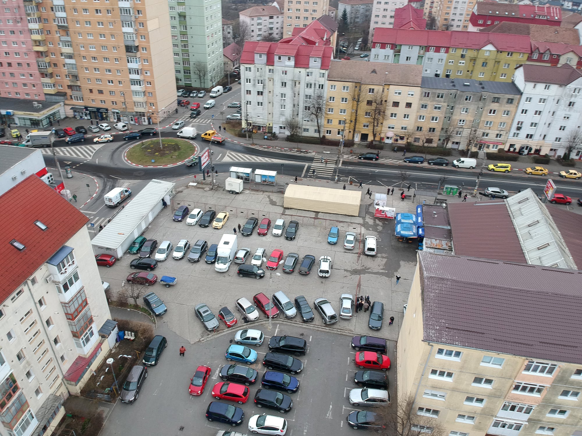 sibiu-piata-semaforului-vasile-aaron-parcare-masini-parcare-supraetajata-drona-24-t9fw