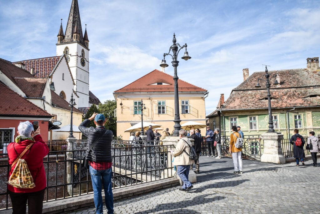 sibiu-podul-mincinosilor-turisti-1-don7