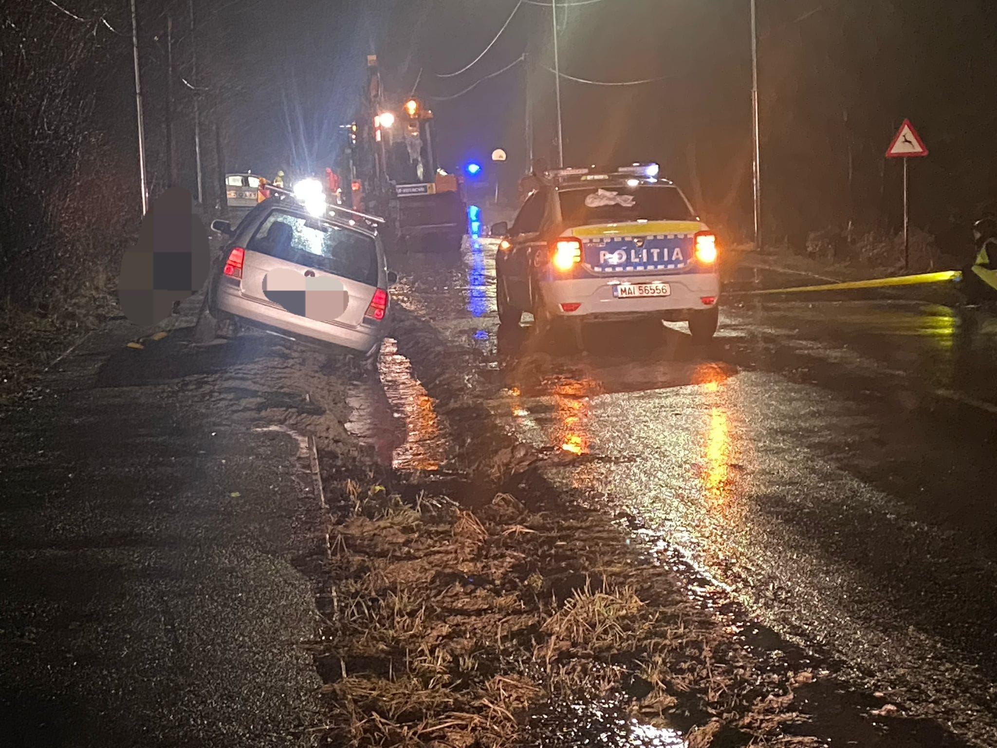 VIDEO Polițist local din Cisnădie, grav rănit după ce un șofer l-a lovit în plin. ” Au închis șanțul erau și 10 centimetri apă pe asfalt”
